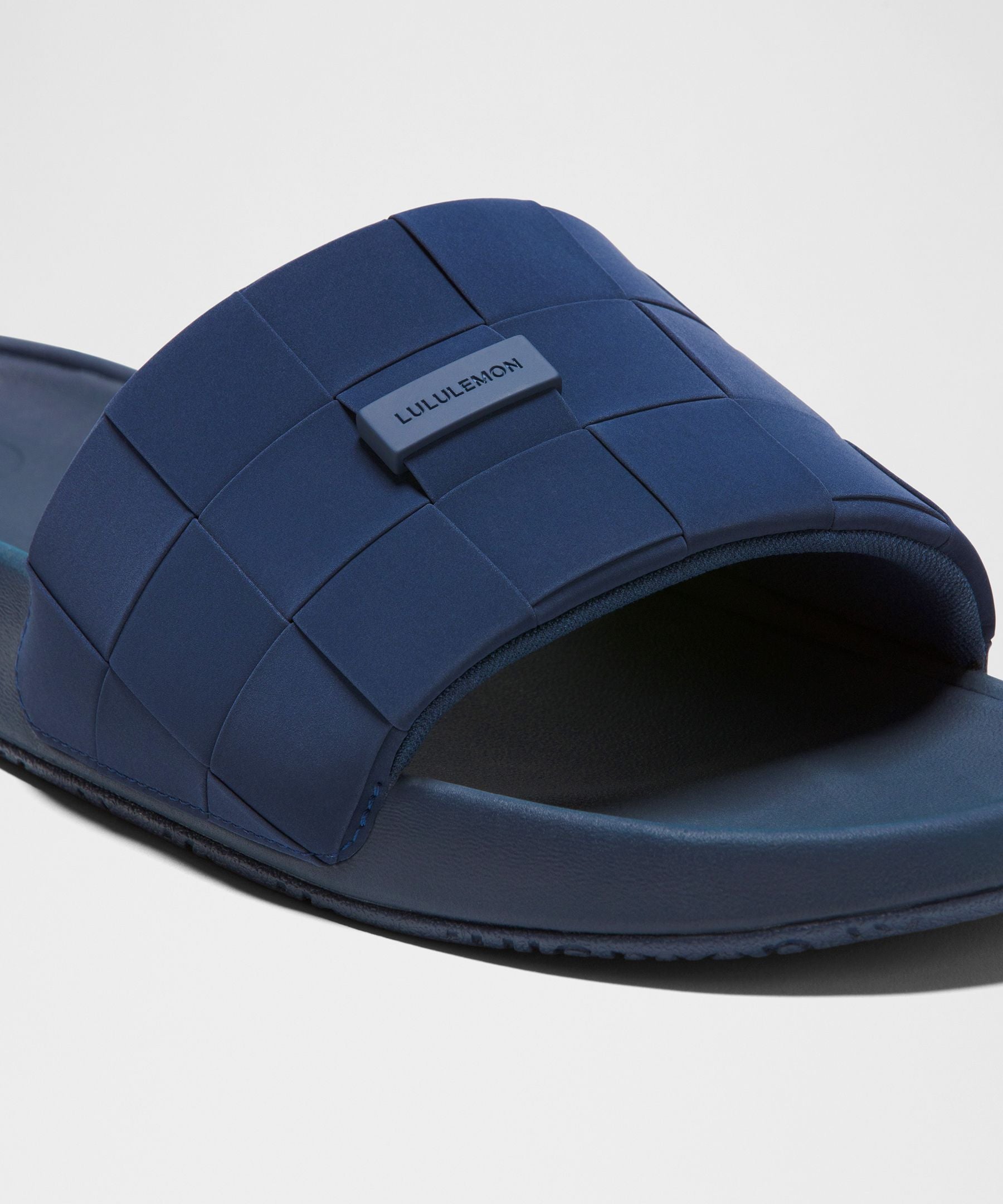Lululemon Men's Restfeel Woven Slide