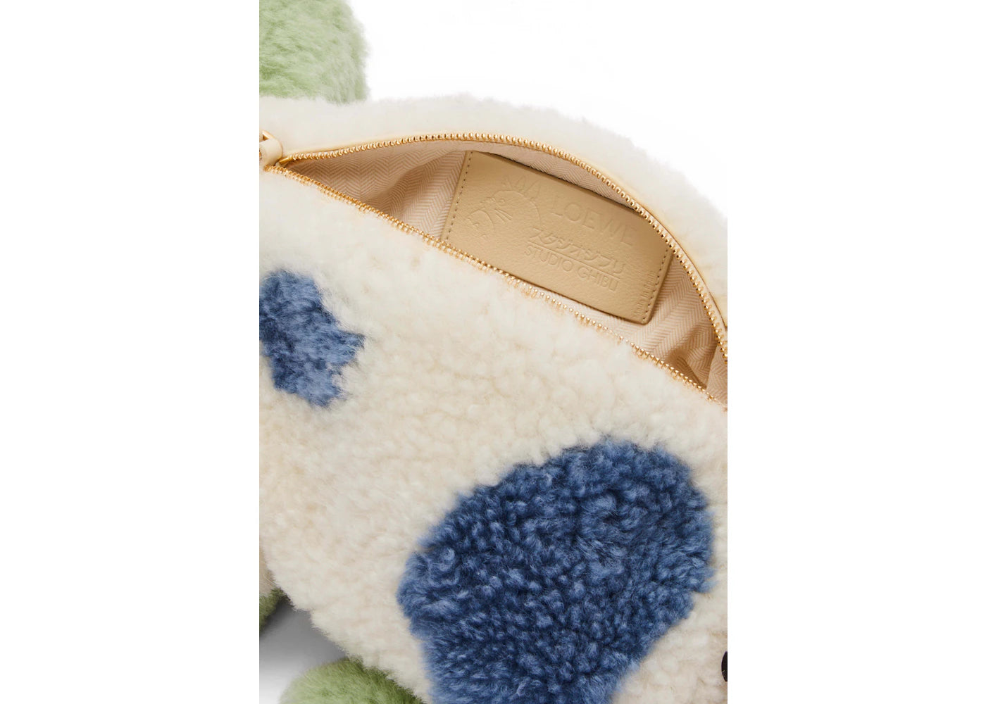 Loewe X Howls Cow Bag In Shearling White