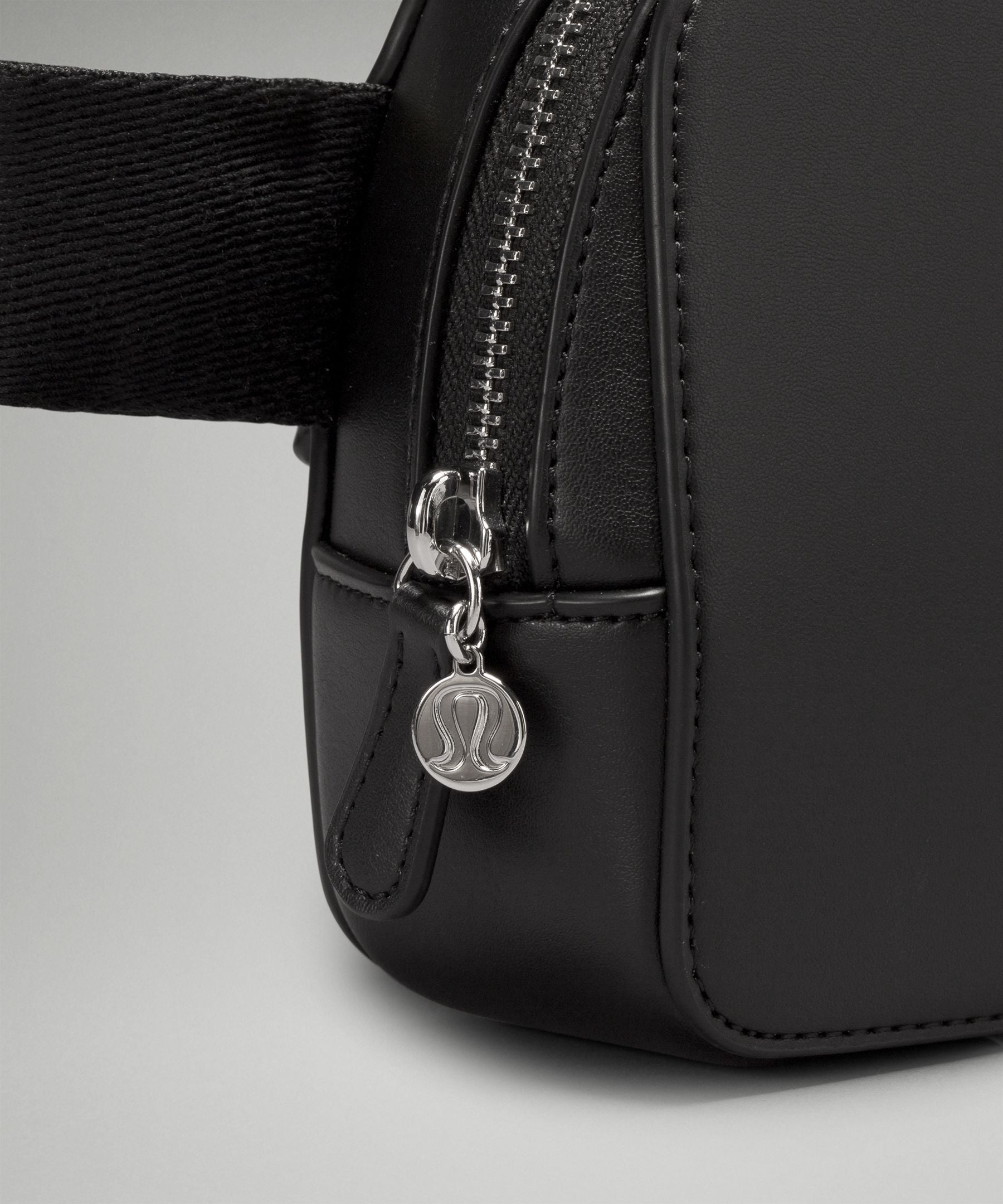 Lululemon Everywhere Belt Bag 1L *Leather Alternative