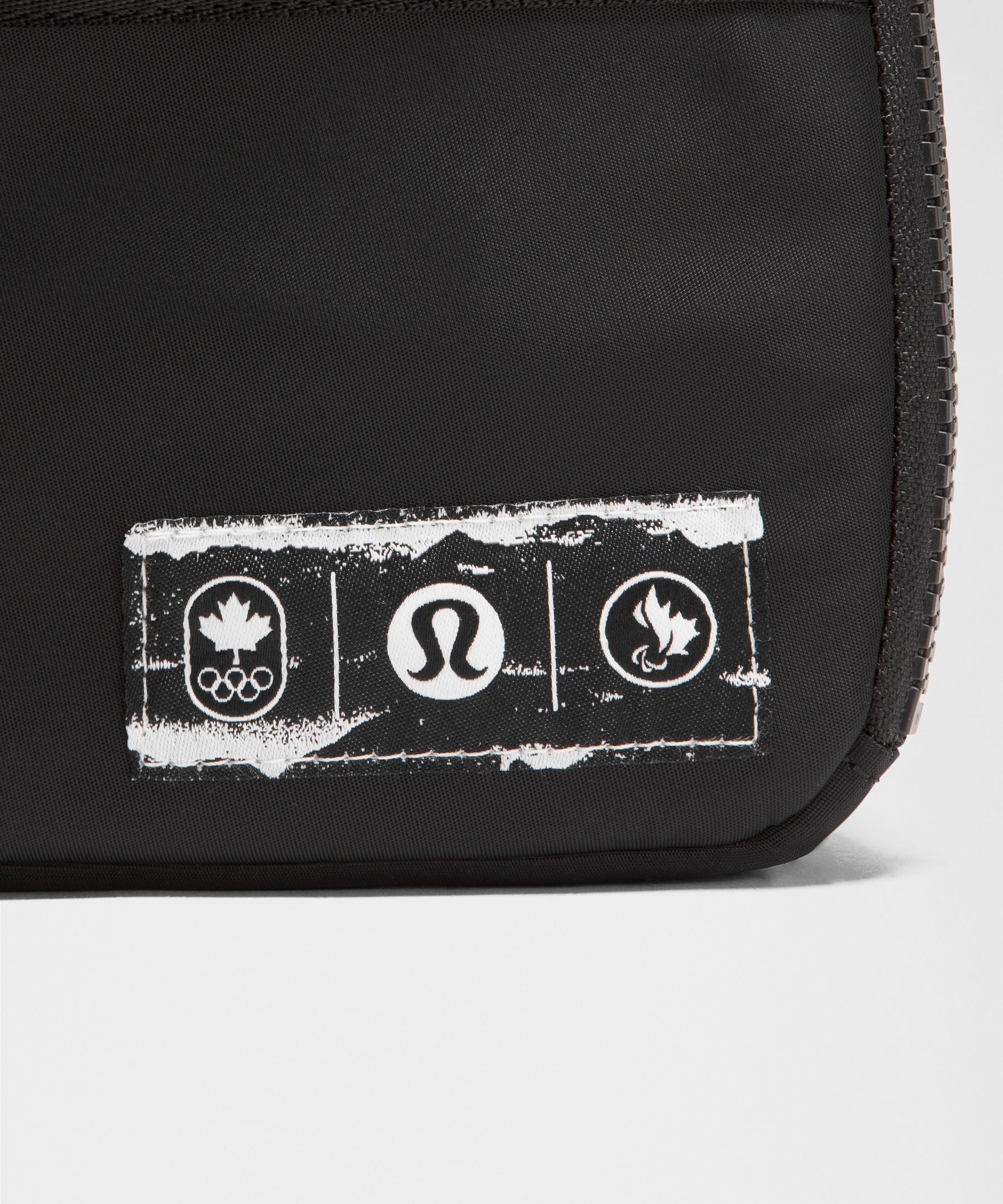 Lululemon Team Canada Future Legacy Easy Access Bag 1.5L *COC CPC Logo