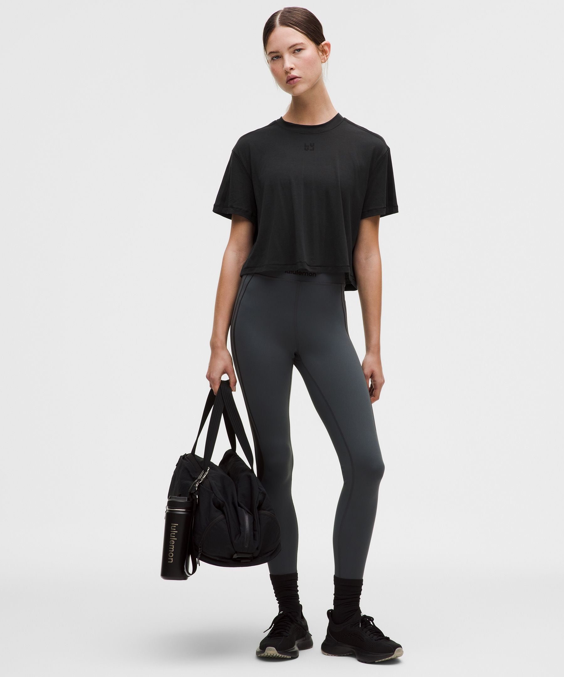 #color_black/black