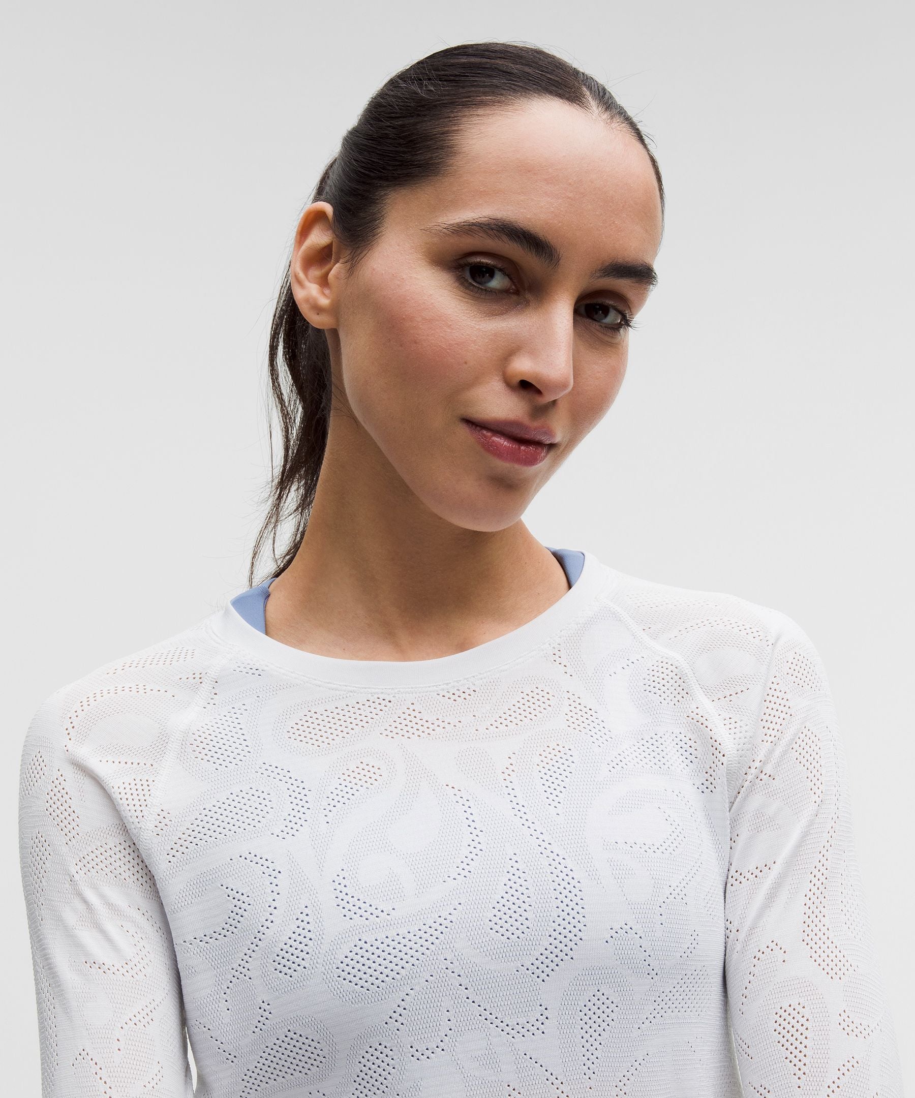 #color_perforated-paisley-white