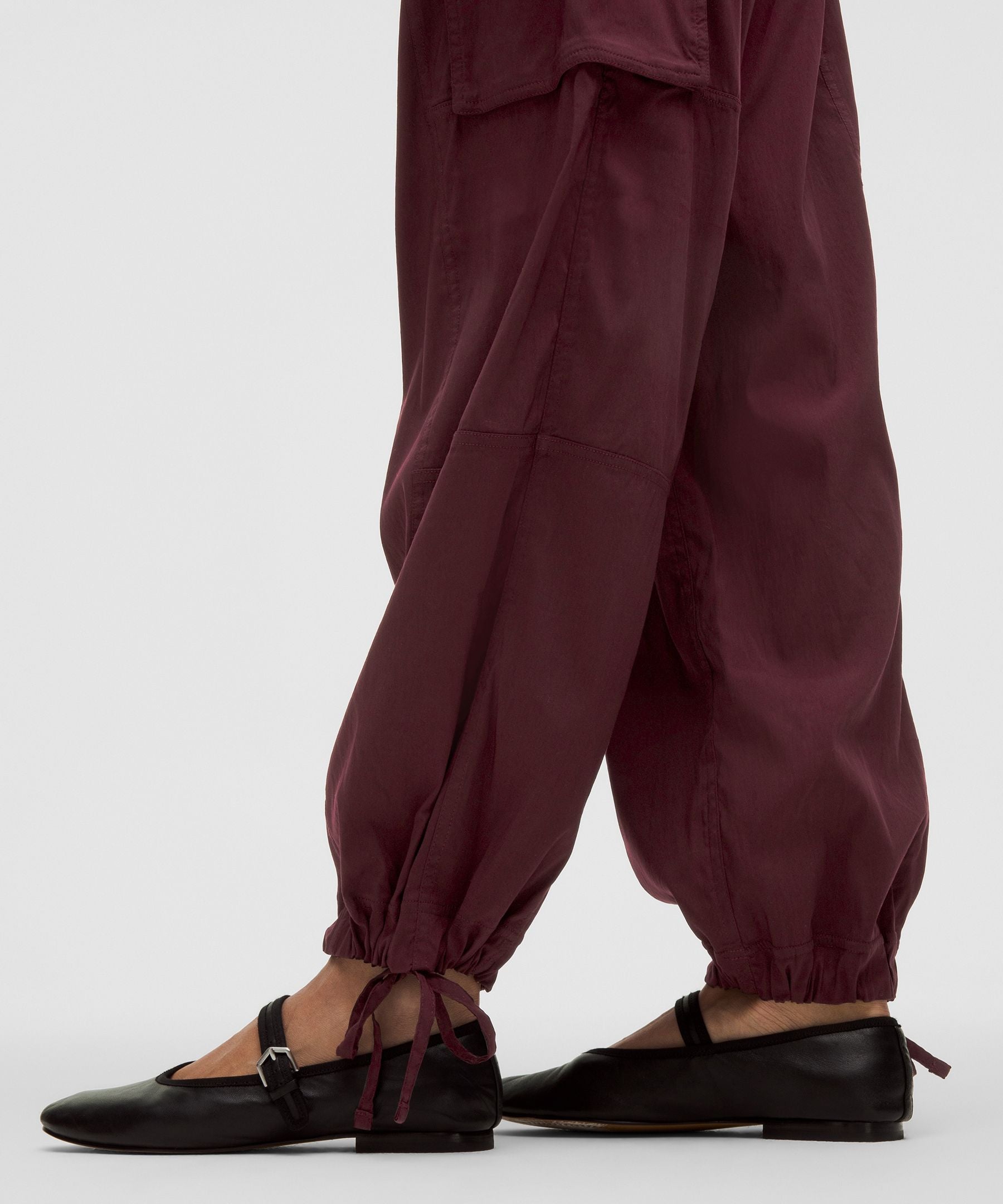 Lululemon Lightweight Adjustable Mid-Rise Cargo Pant