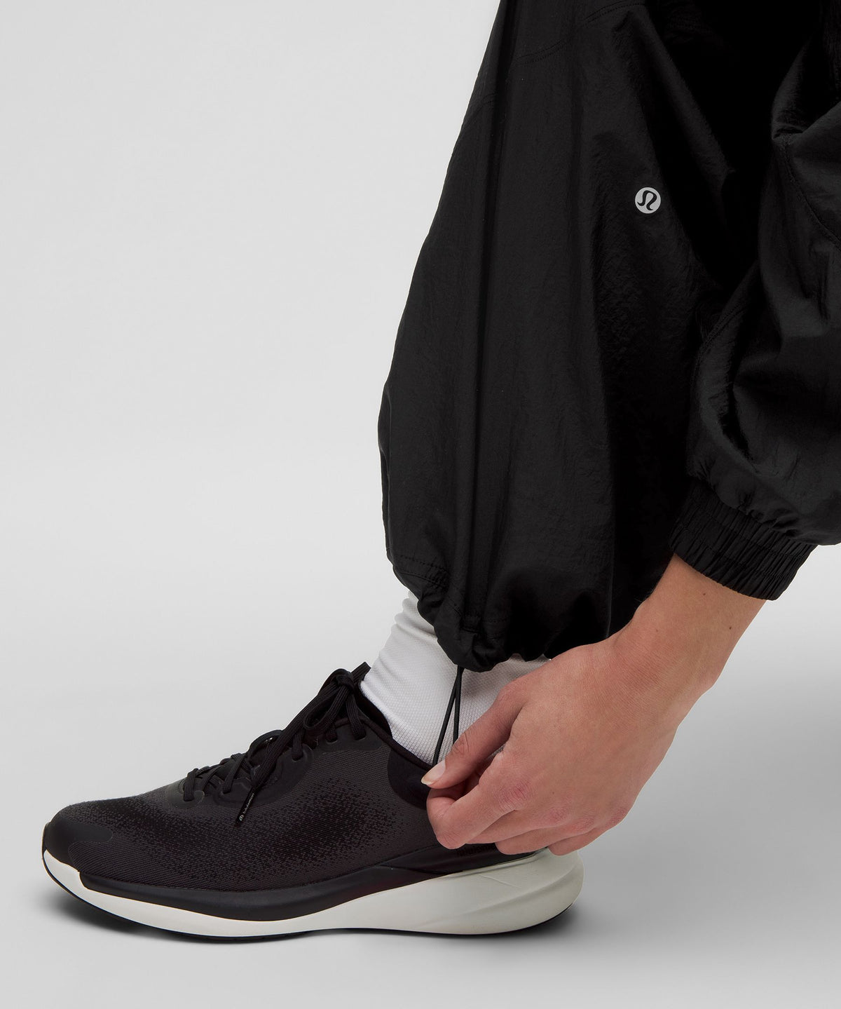Lululemon Women's License to Train Mid-Rise Lightweight Jogger