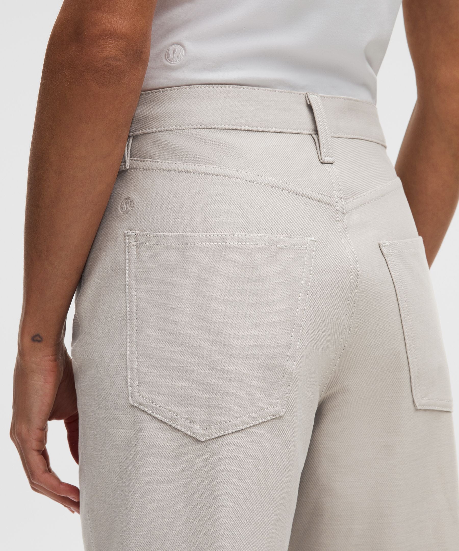 Lululemon Women's EasyFive Mid-Rise Relaxed-Straight Pant *Regular