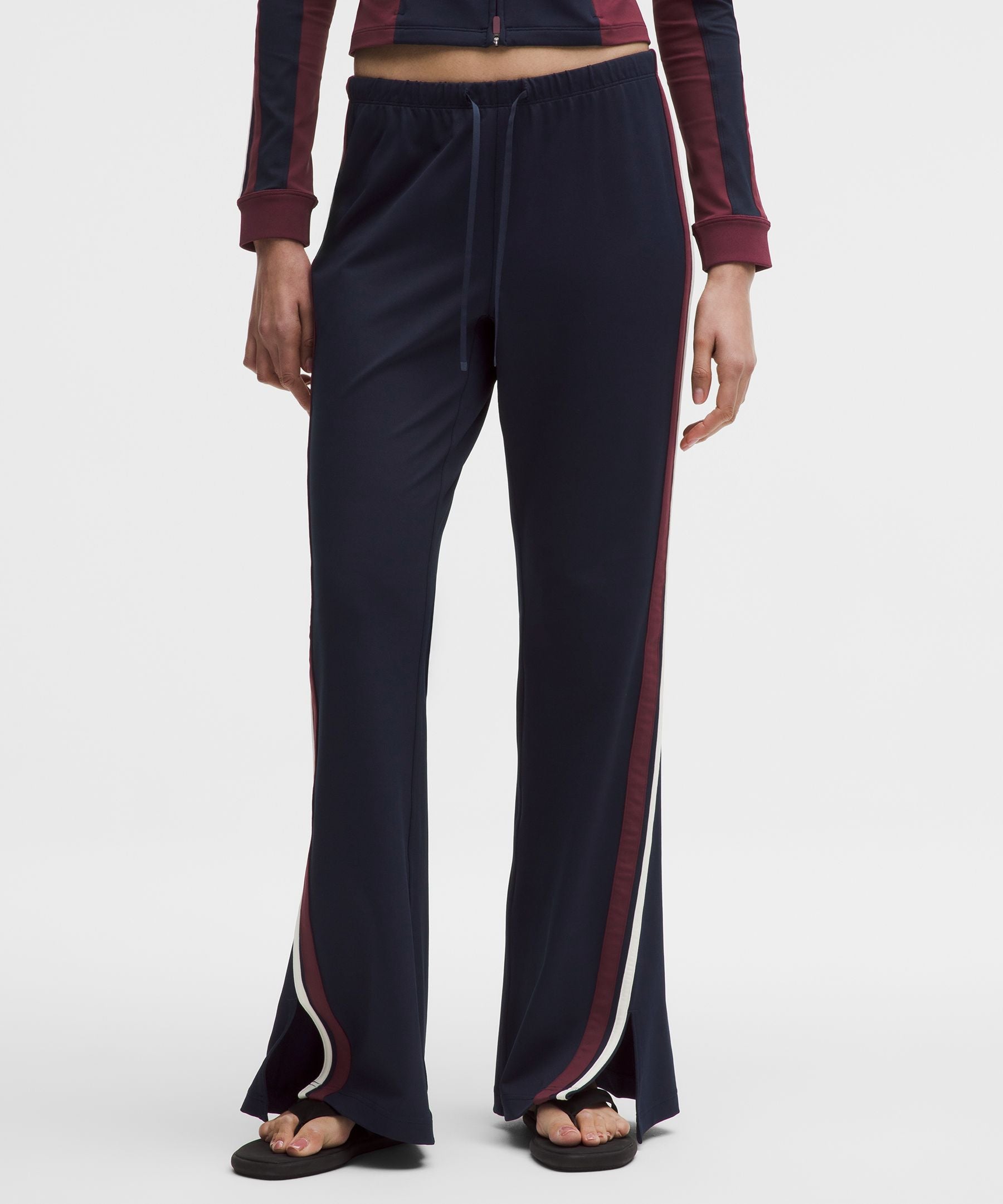#color_true-navy/light-ivory/burgundy-bay