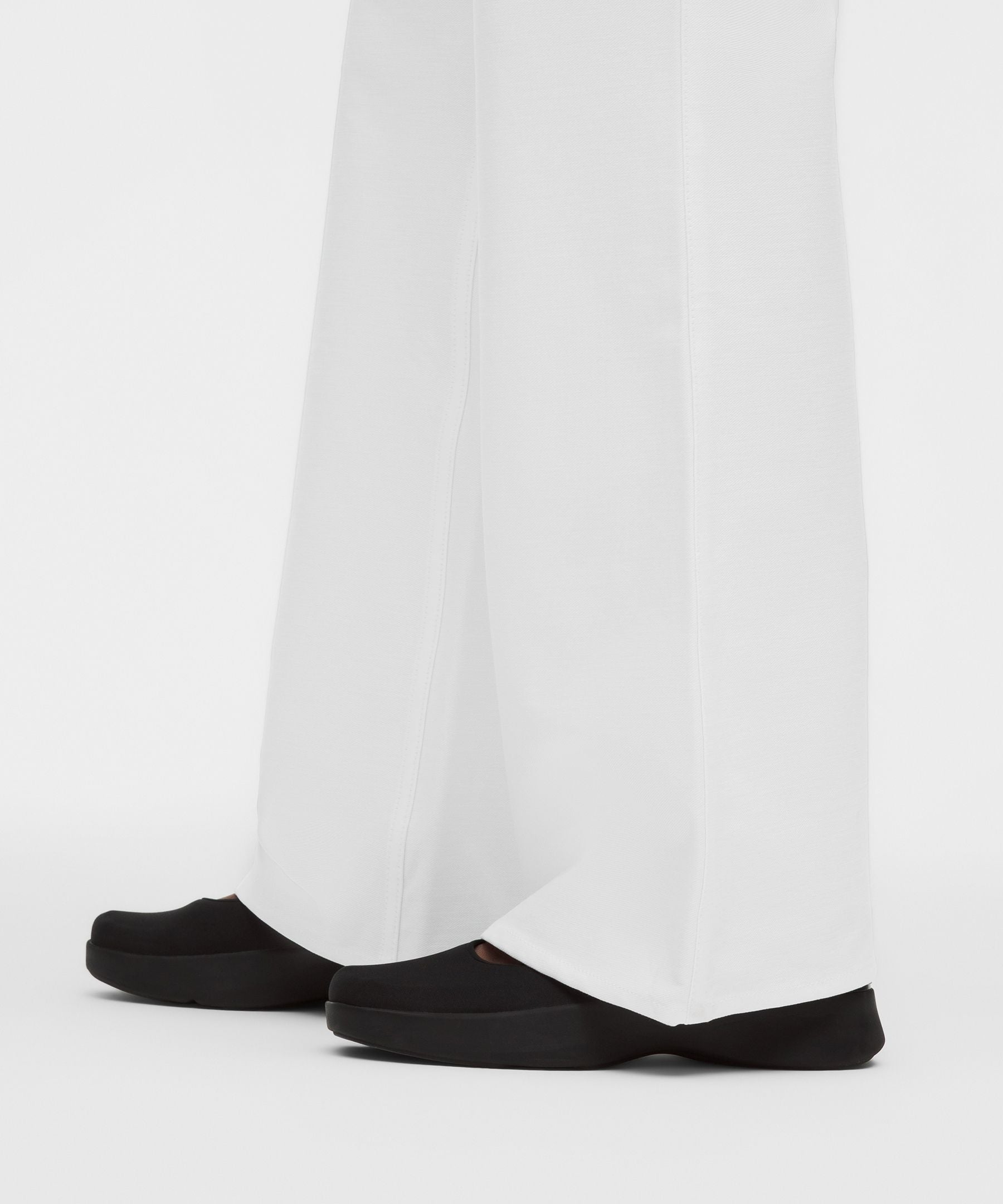 Lululemon Women's EasyFive High-Rise Subtle-Flare Pant *Short