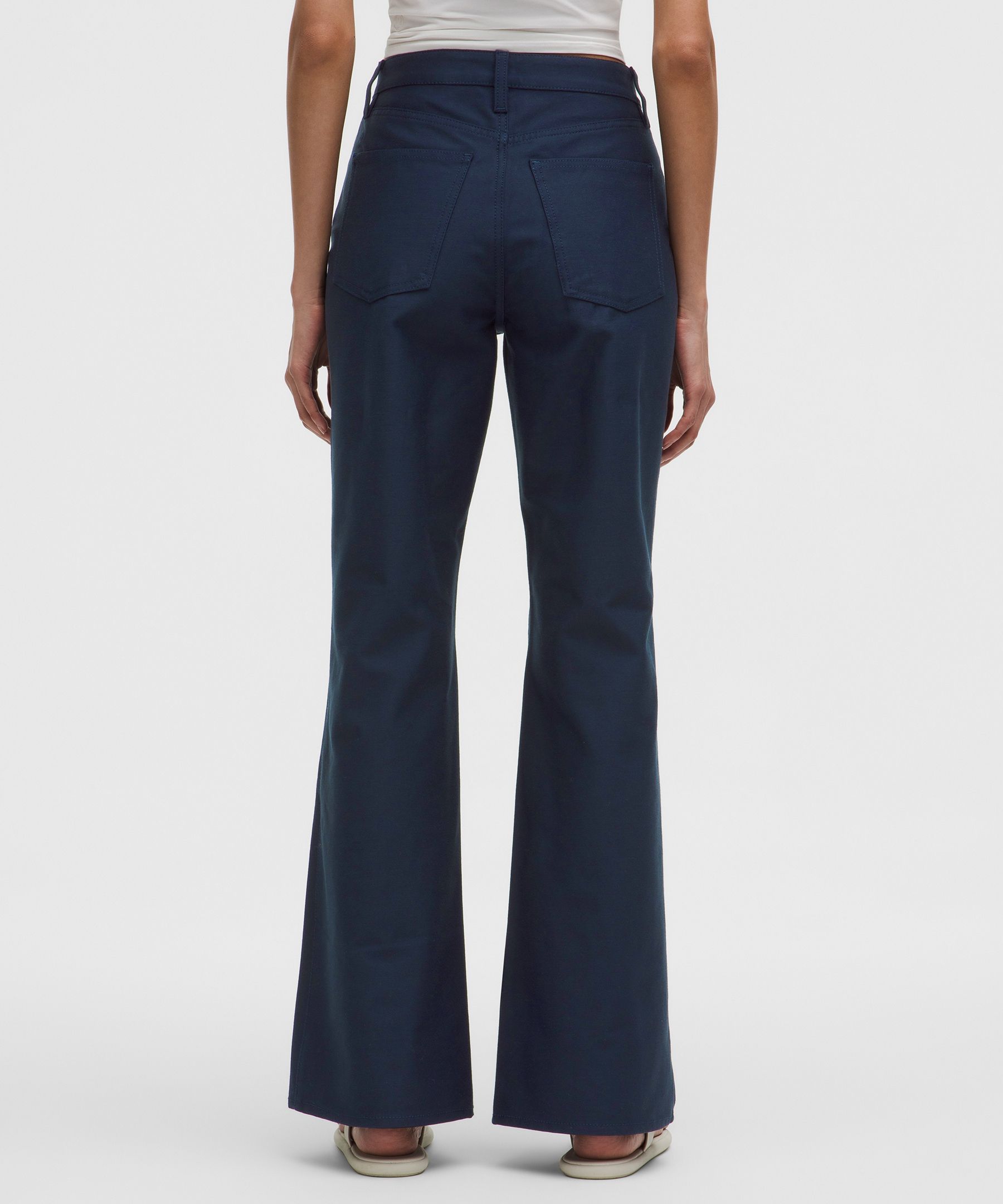 Lululemon Women's EasyFive High-Rise Subtle-Flare Pant *Short