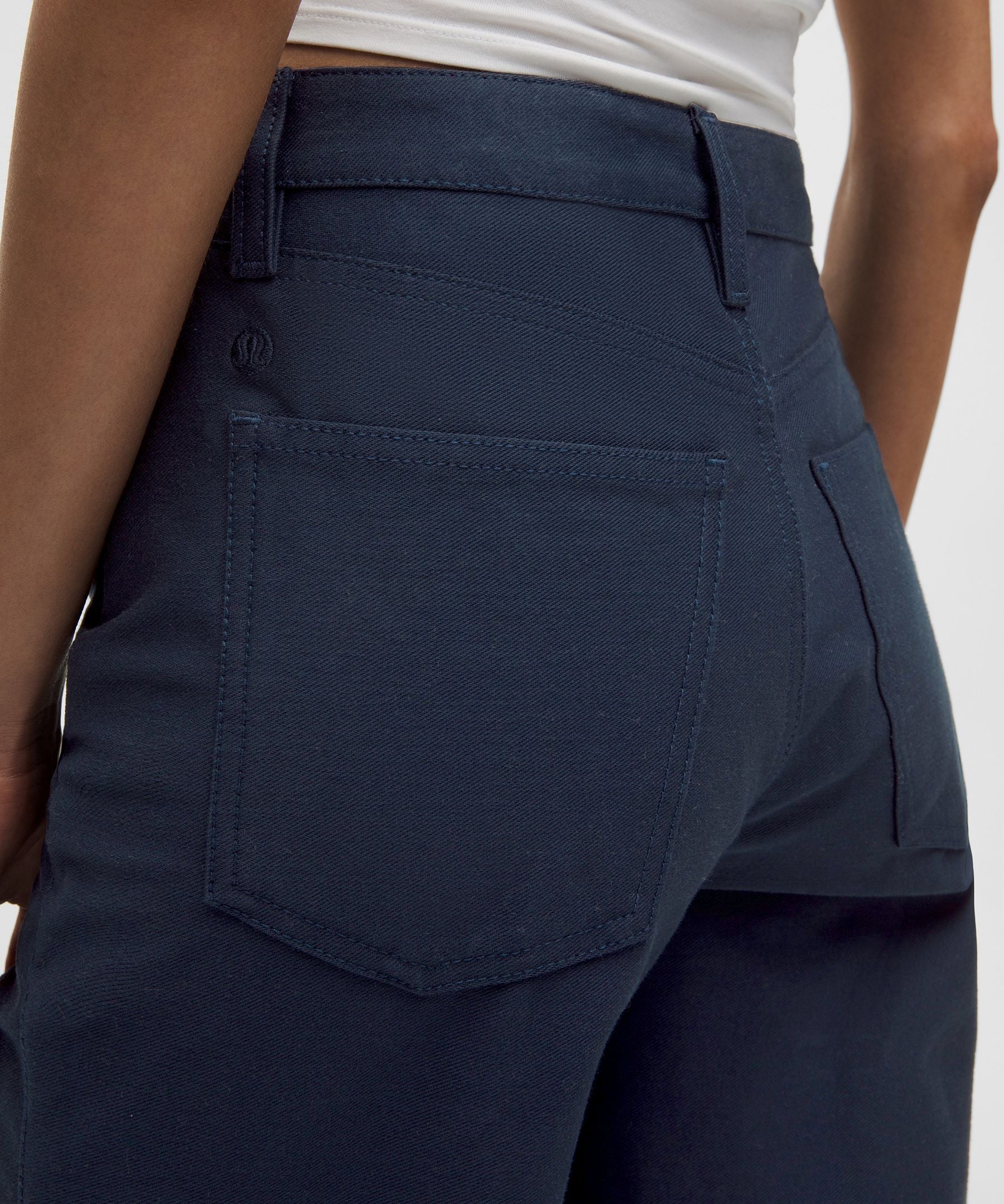 Lululemon Women's EasyFive High-Rise Subtle-Flare Pant *Short