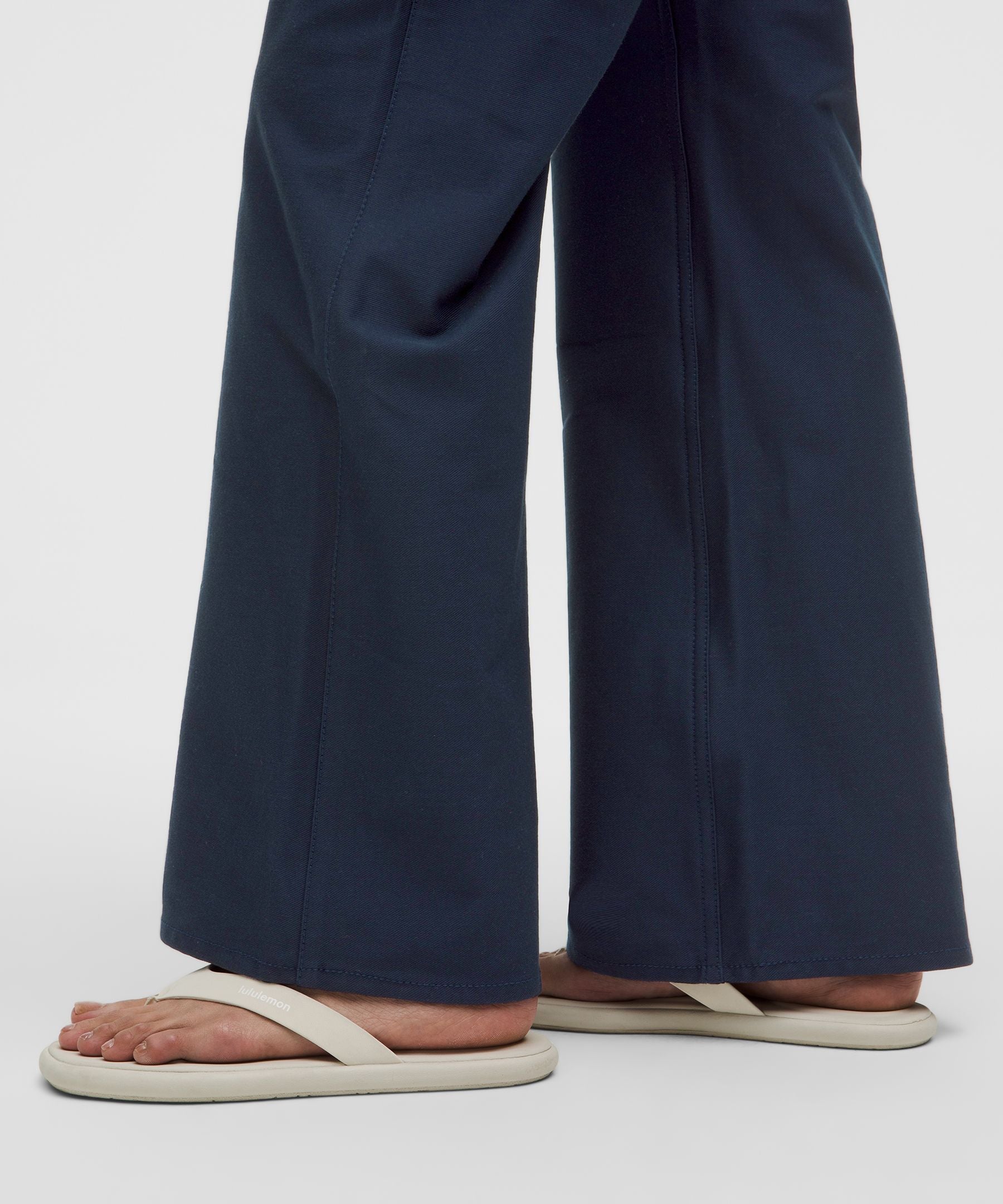 Lululemon Women's EasyFive High-Rise Subtle-Flare Pant *Short