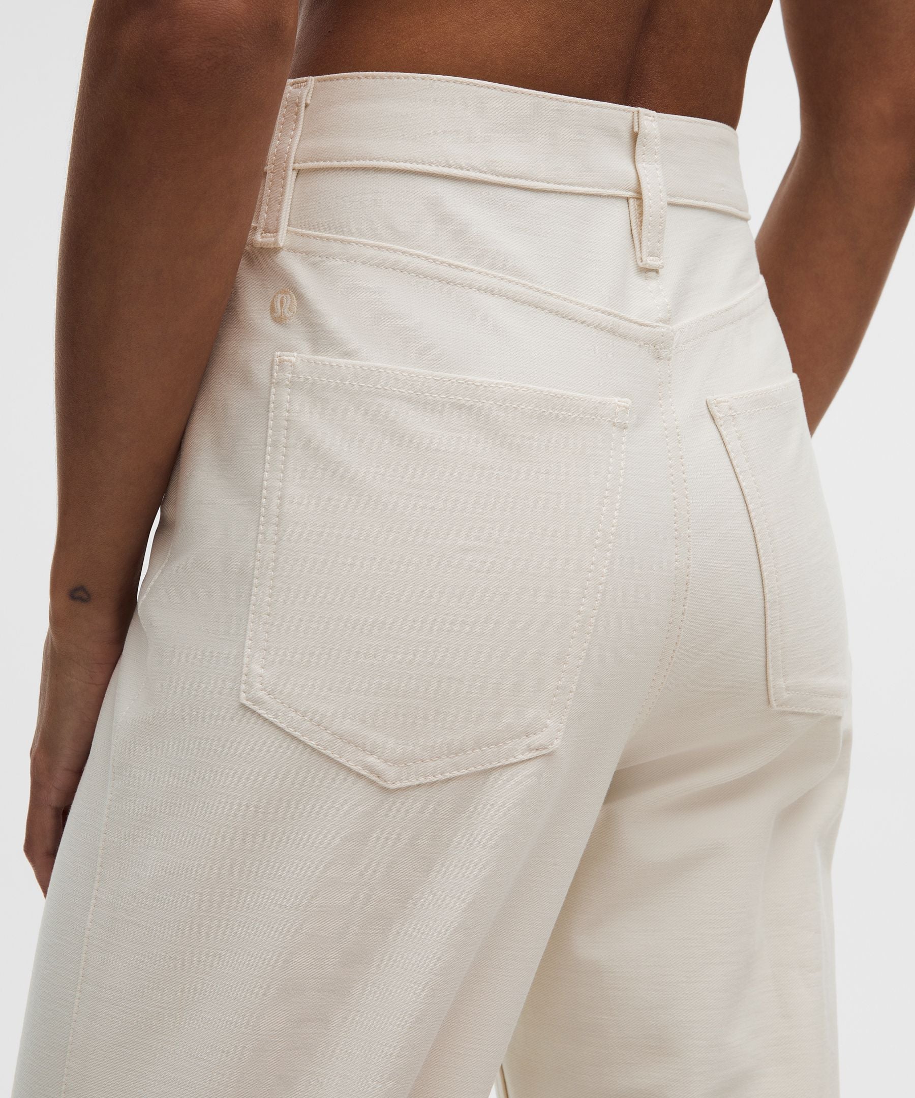 Lululemon Women's EasyFive High-Rise Subtle-Flare Pant *Short