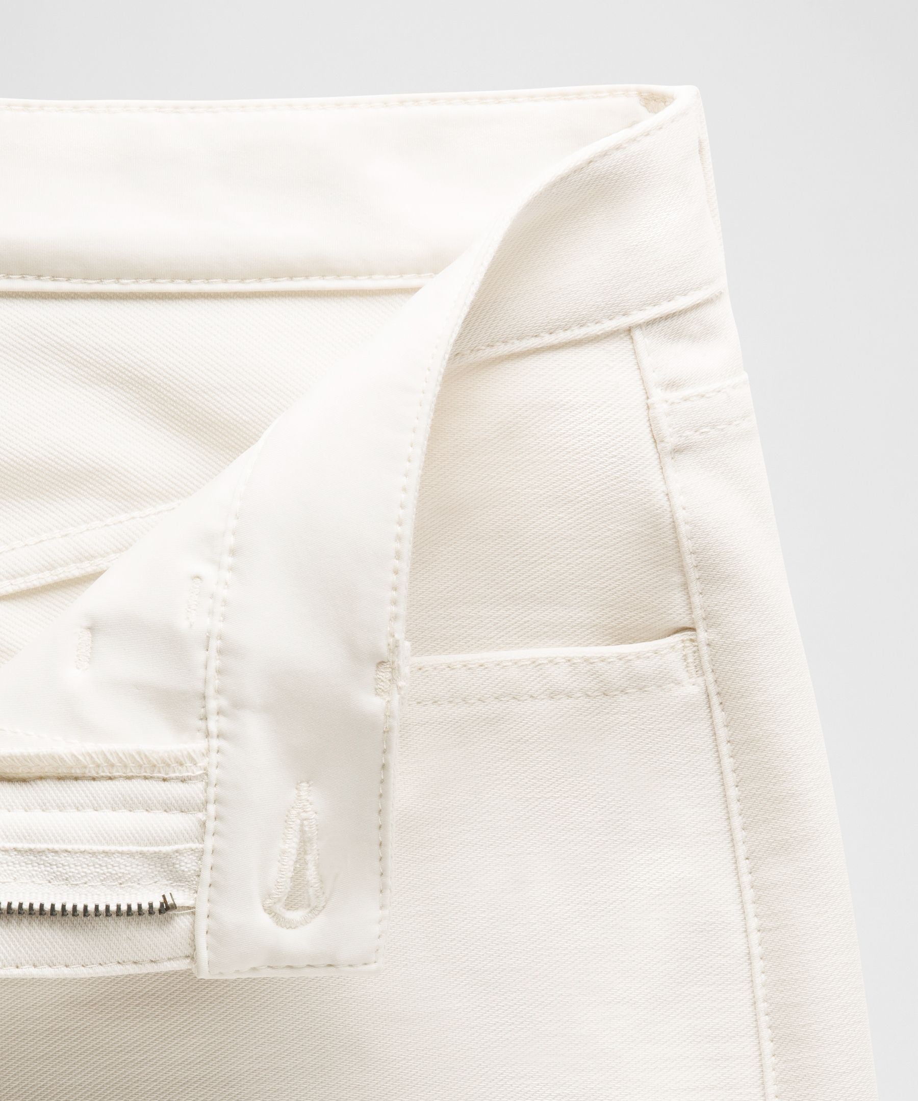Lululemon Women's EasyFive High-Rise Subtle-Flare Pant *Short