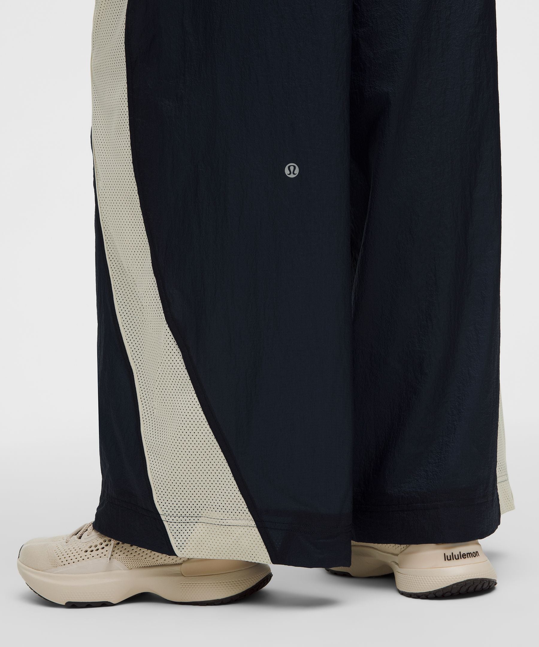 Lululemon License to Train Textured Nylon Mid-Rise Pant