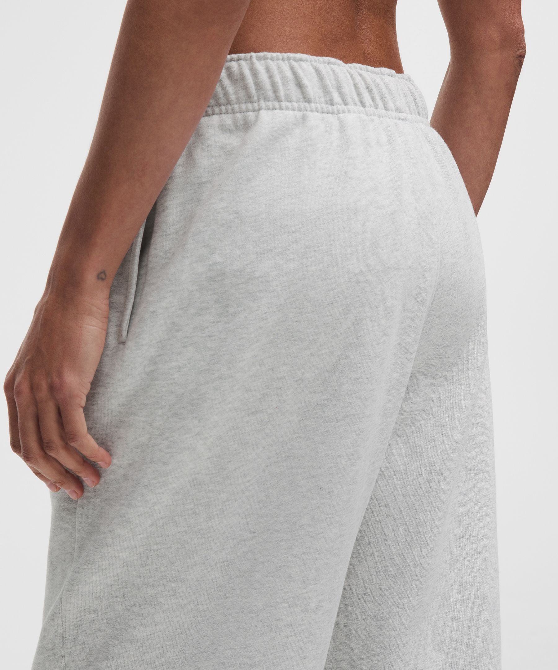 Lululemon Women's Scuba Mid-Rise Oversized Jogger *Short