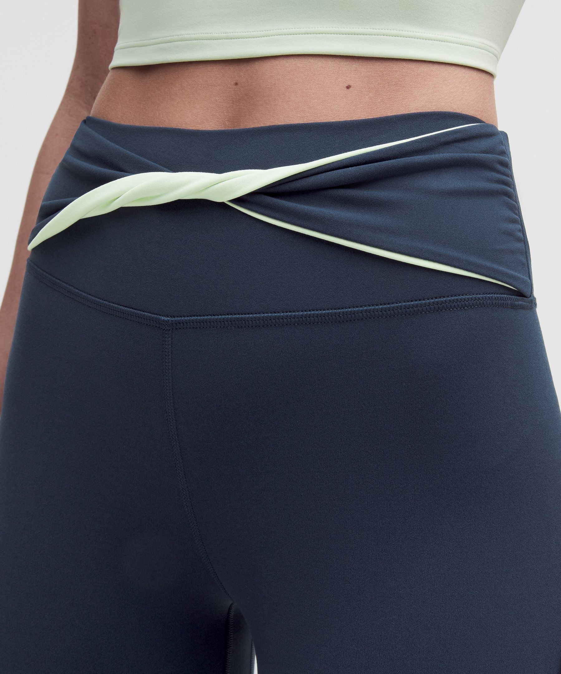 Lululemon Women's Nulu Twist-Front High-Rise Tight 25"