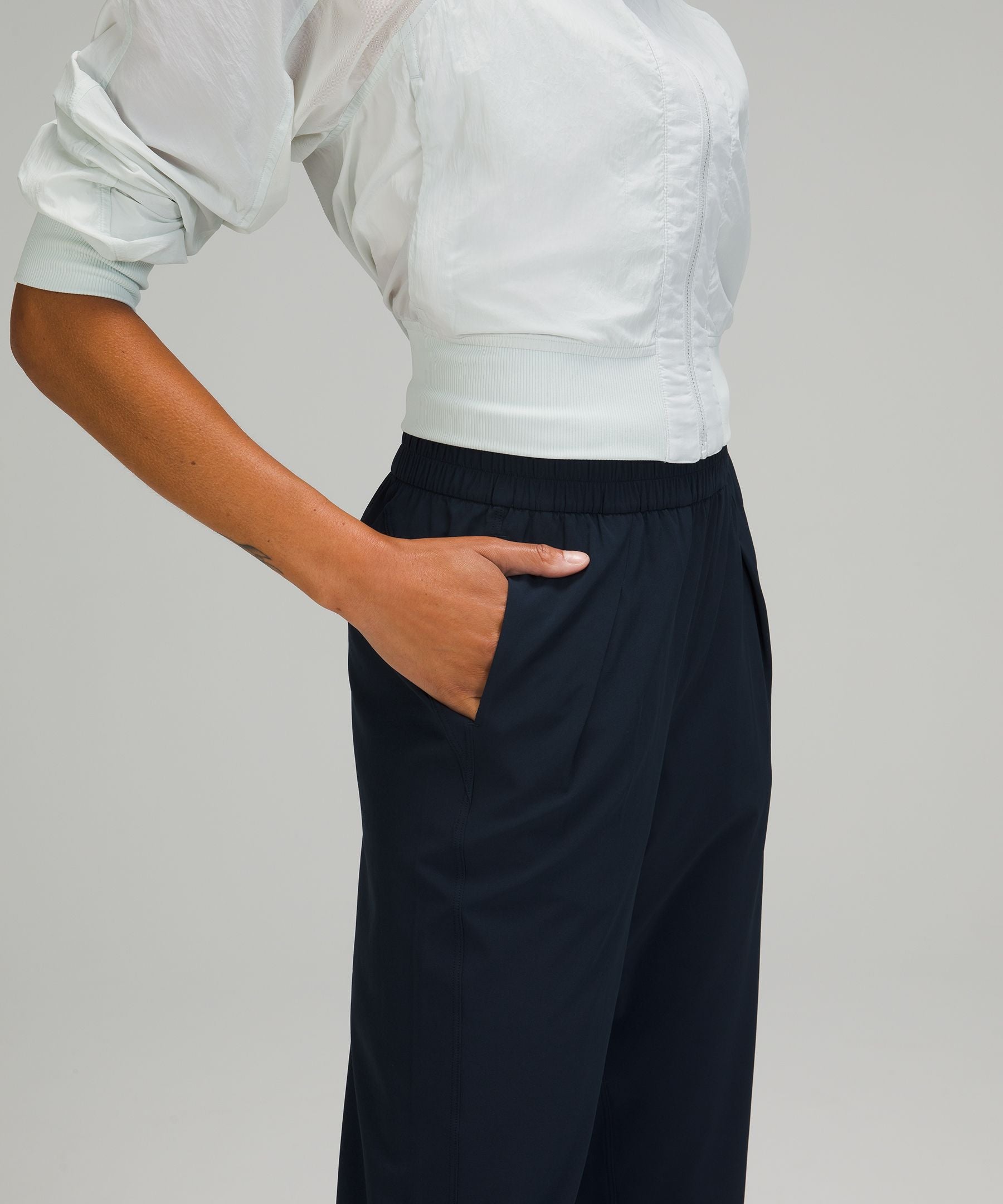 Lululemon Ease Back In Mid-Rise Cropped Pant 23"