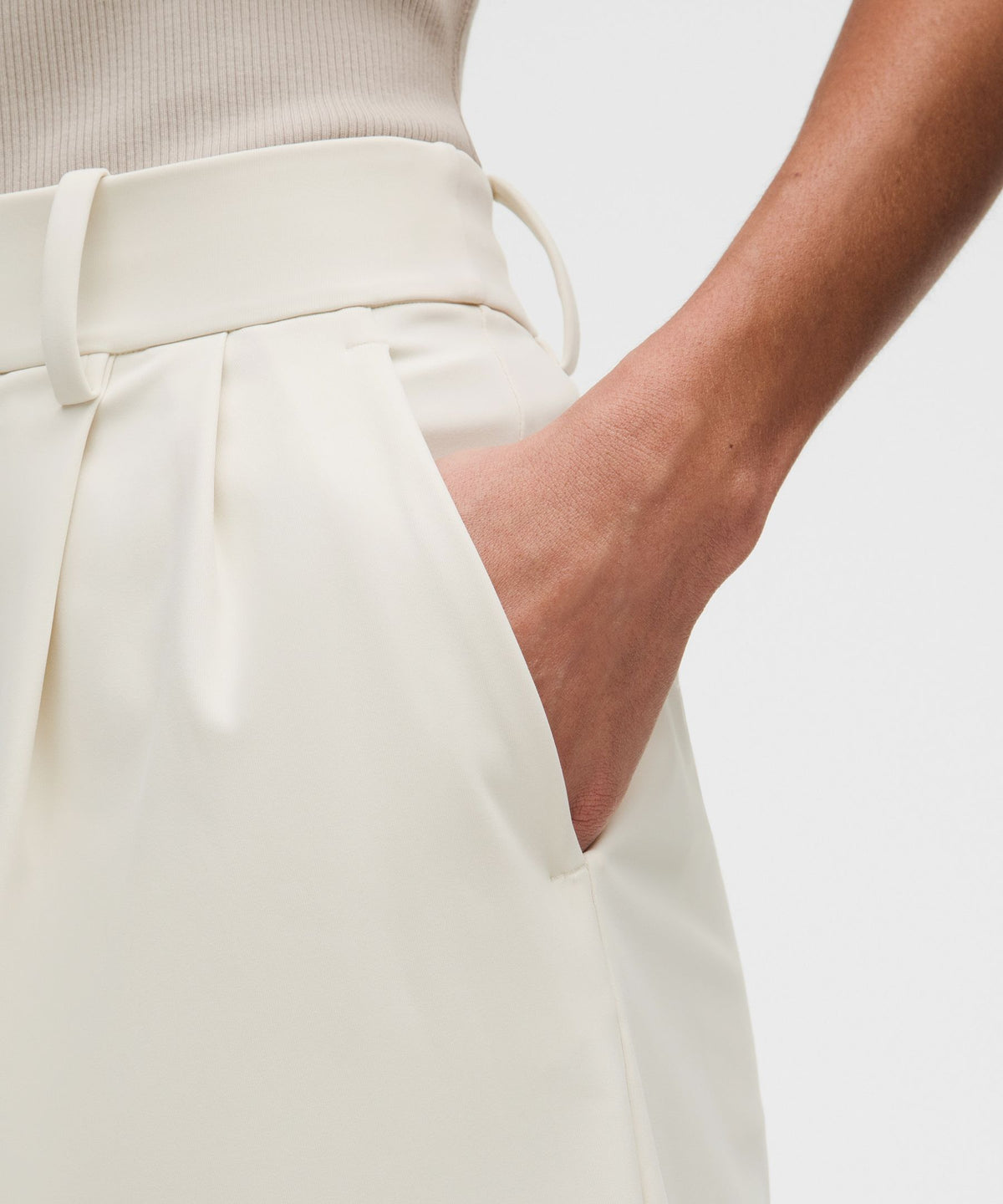 Lululemon Women's Daydrift Pleated High-Rise Short 7"