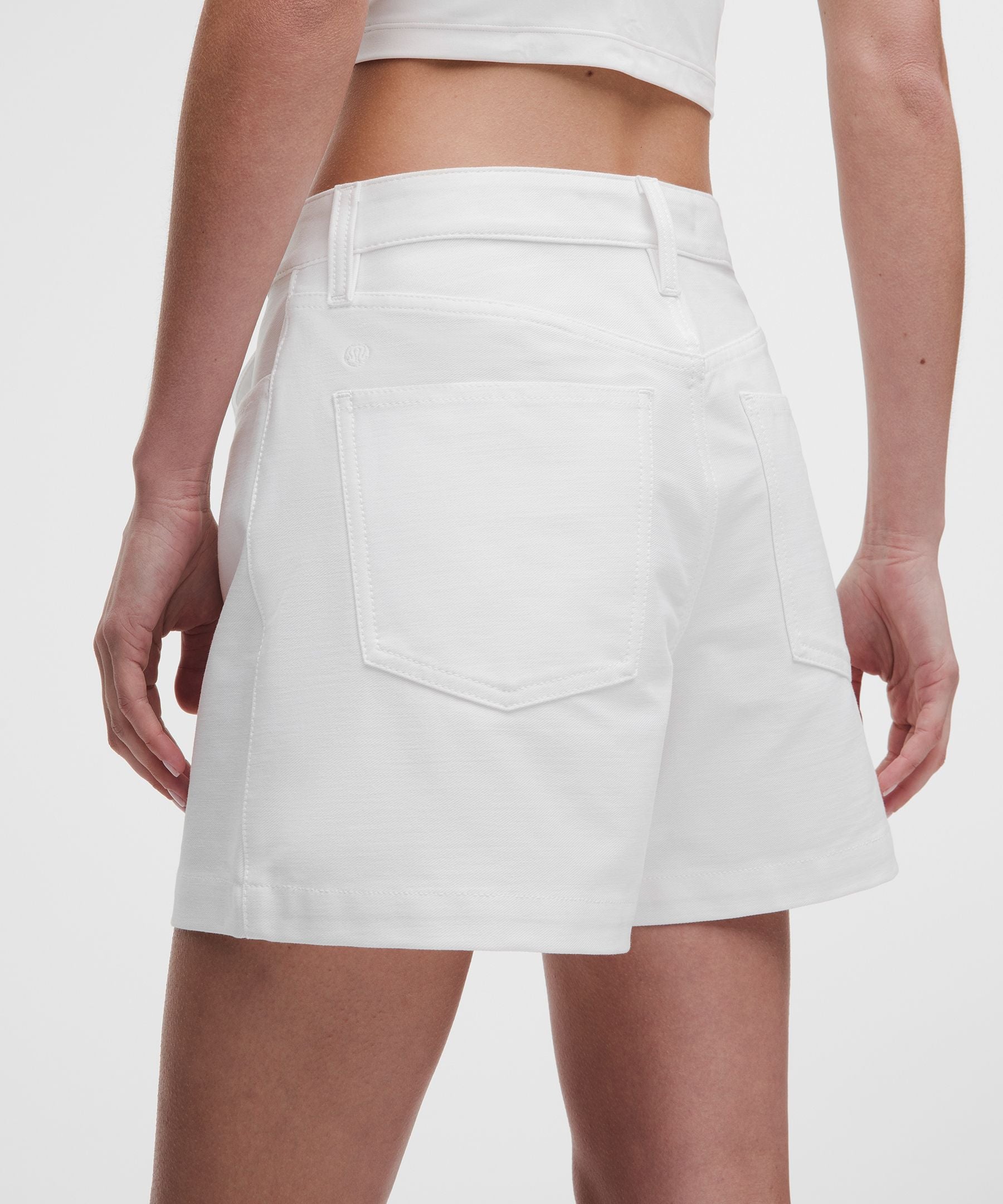 Lululemon Women's EasyFive Mid-Rise Short 4.5"