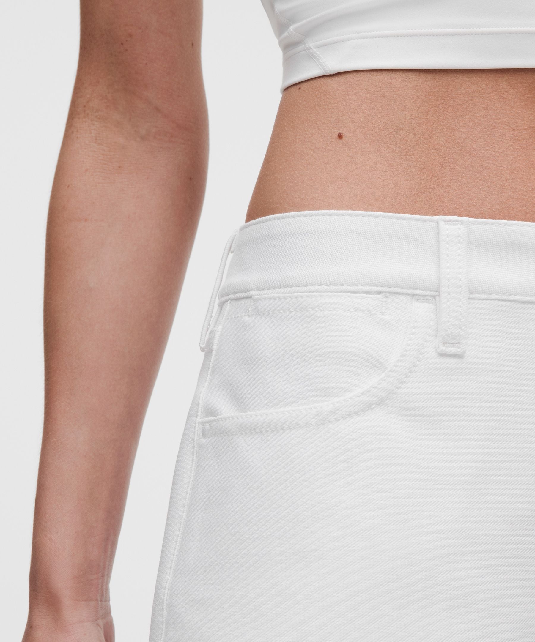 Lululemon Women's EasyFive Mid-Rise Short 4.5"