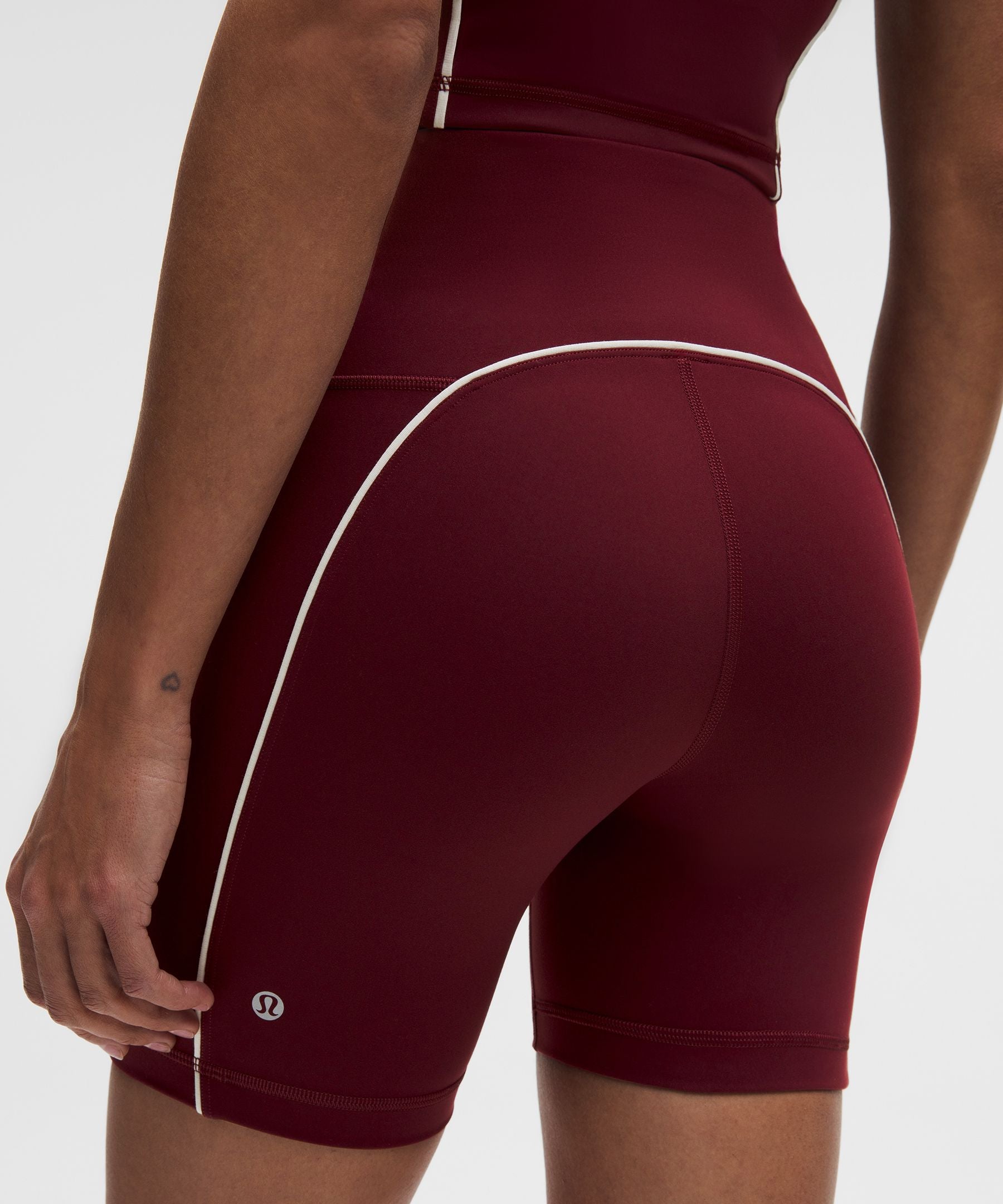 Lululemon Women's Wunder Train No-Line Piped High-Rise Short 6"