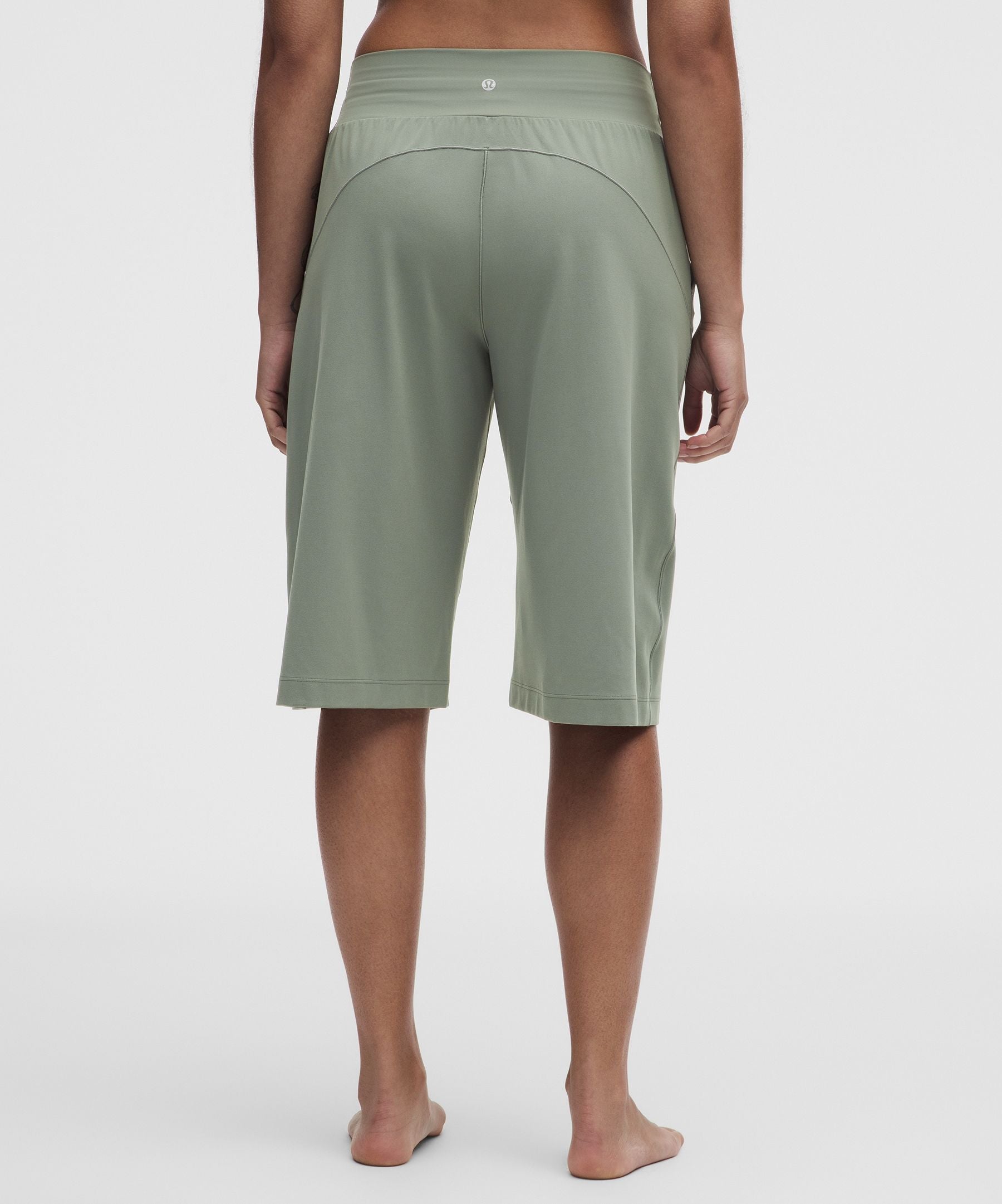 Lululemon Women's Groove Mid-Rise Relaxed Bermuda Short