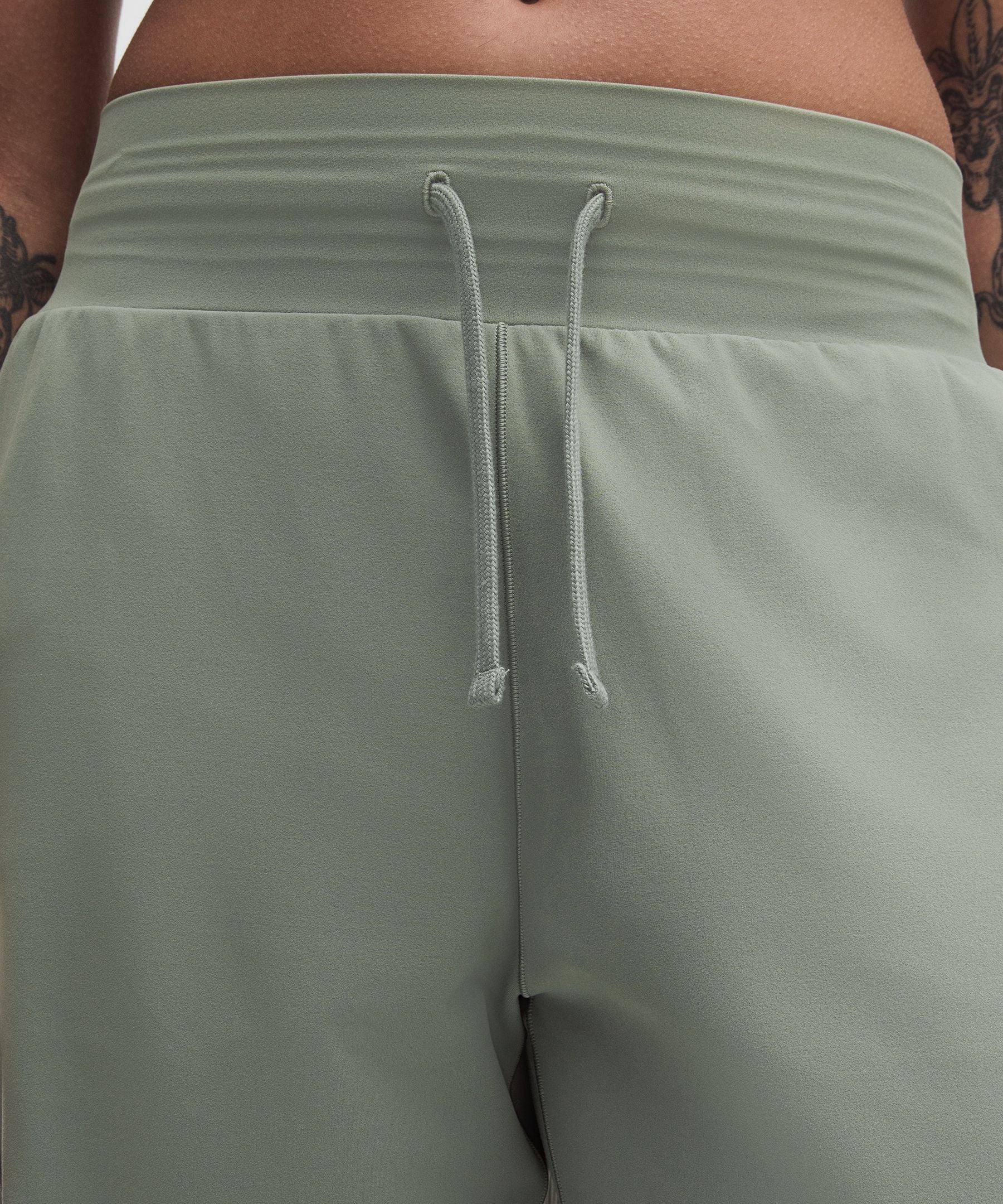 Lululemon Women's Groove Mid-Rise Relaxed Bermuda Short