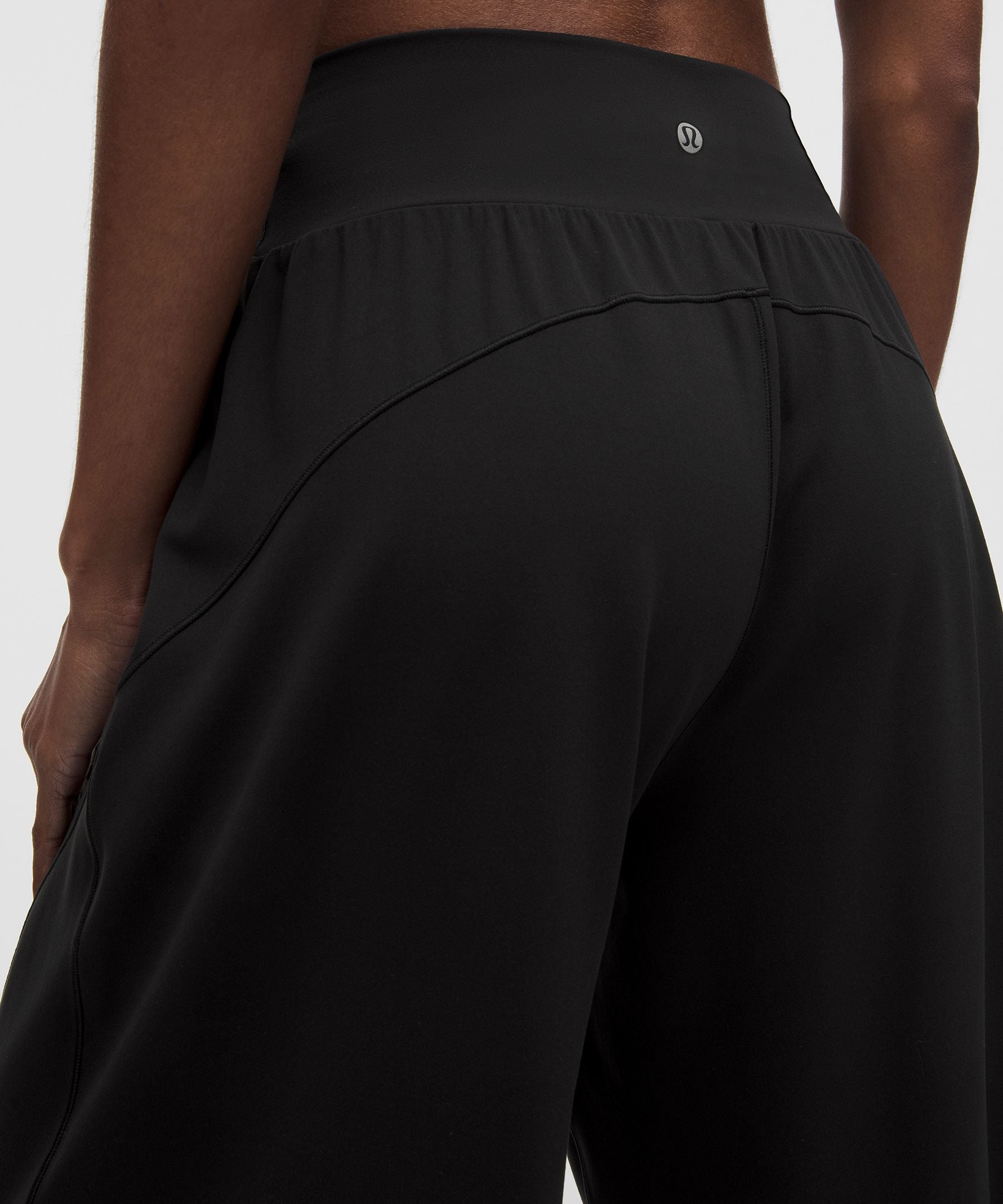 Lululemon Women's Groove Mid-Rise Relaxed Bermuda Short