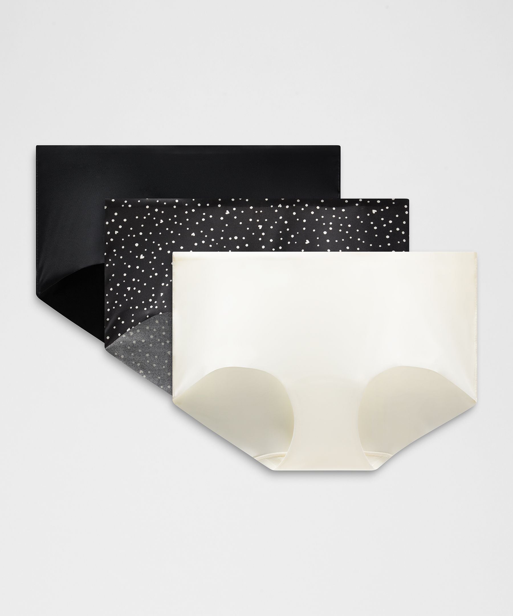 #color_black/coconut-ivory/heart-scatter-dot-mini-coconut-ivory-black
