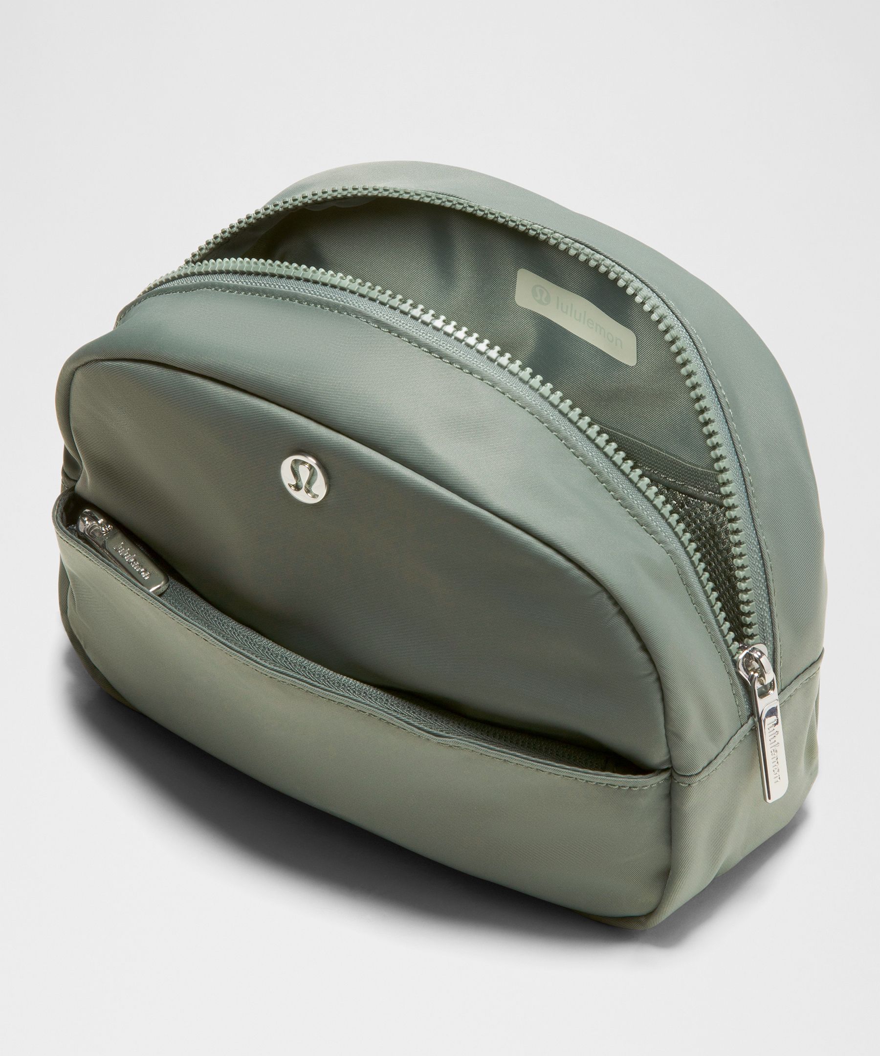 Lululemon City Essentials Pouch 4L