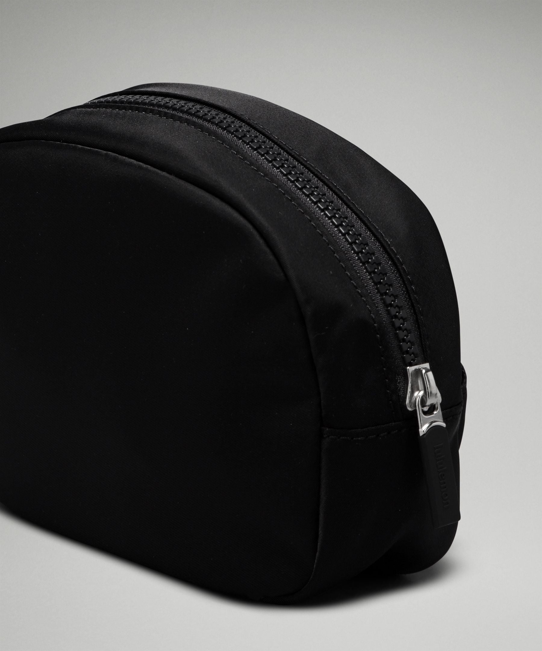 Lululemon City Essentials Pouch *Mini 2L