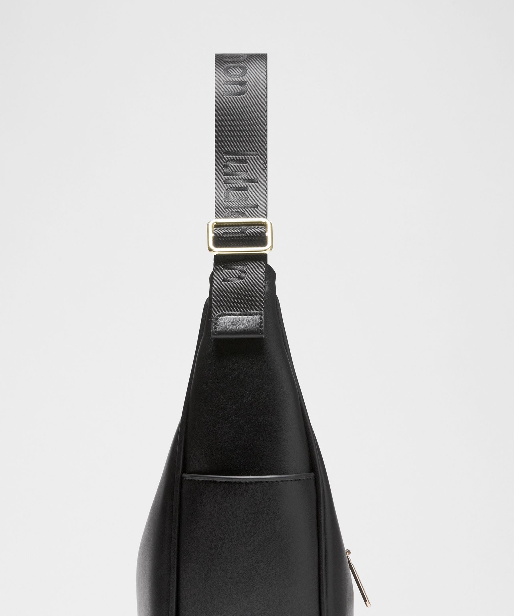 Lululemon City Essentials Shoulder Bag 4L *Smooth Leather Alternative