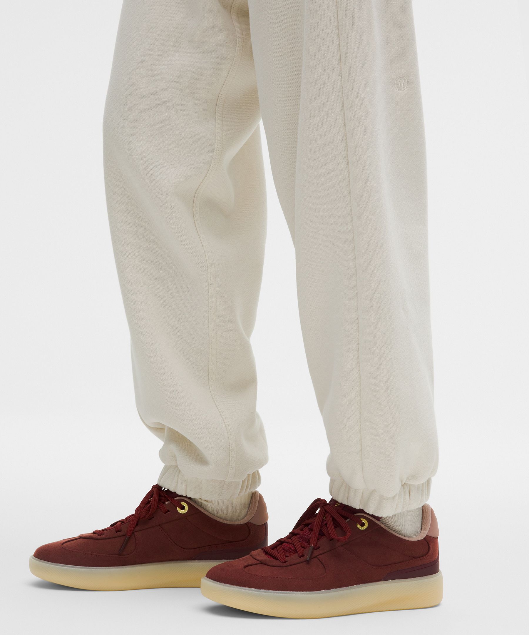 #color_burgundy-bay/golden-sand/ashen-rose