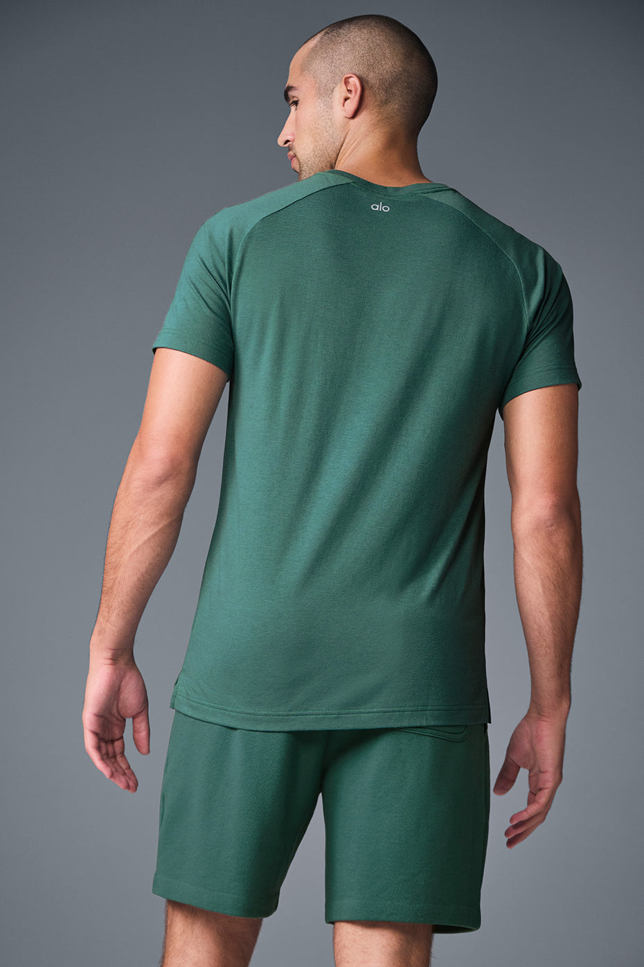 Alo Yoga Triumph Raglan Tee