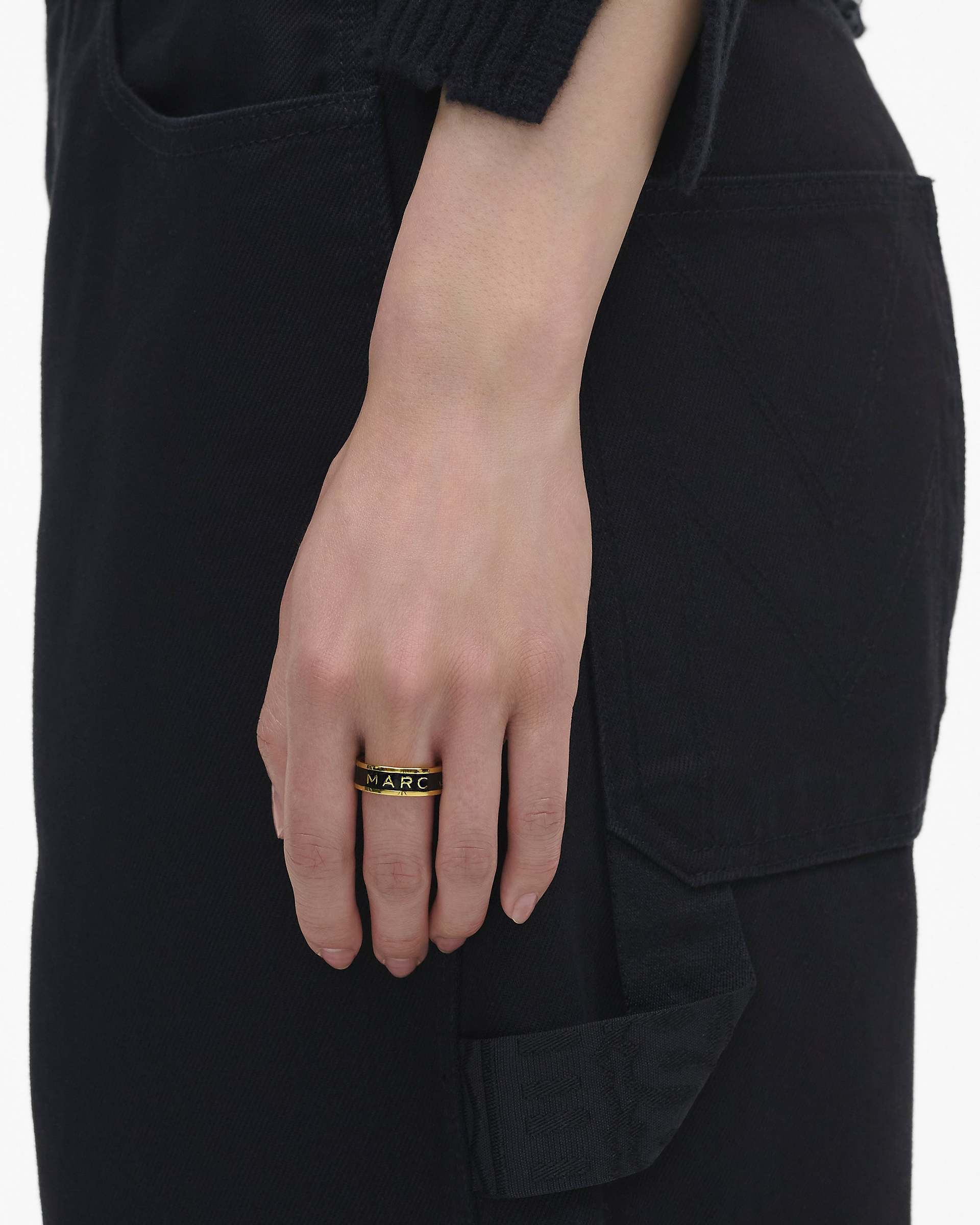 Marc Jacobs Marc Jacobs The Marc Jacobs Enamel Ring Gold/Black Gold/black