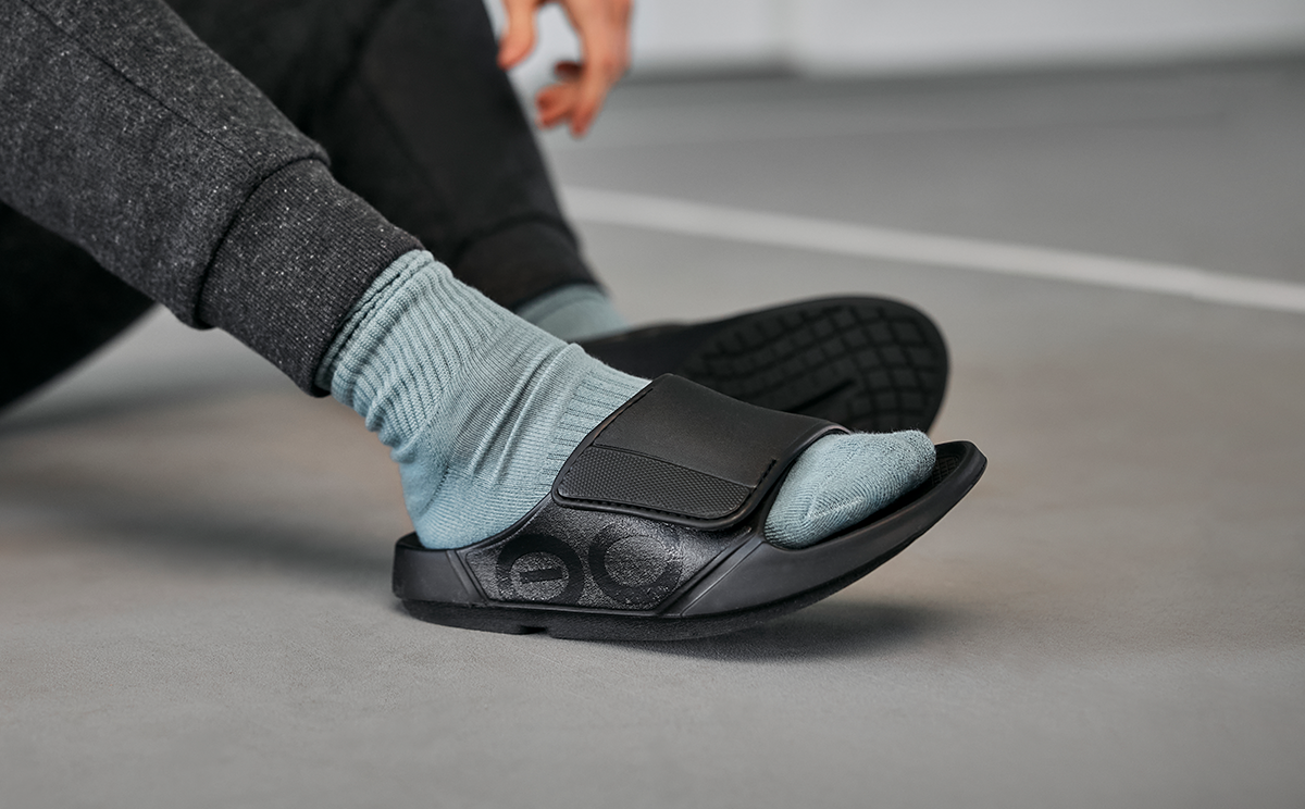 Oofos Men's Sport Flex Slide Matte Black