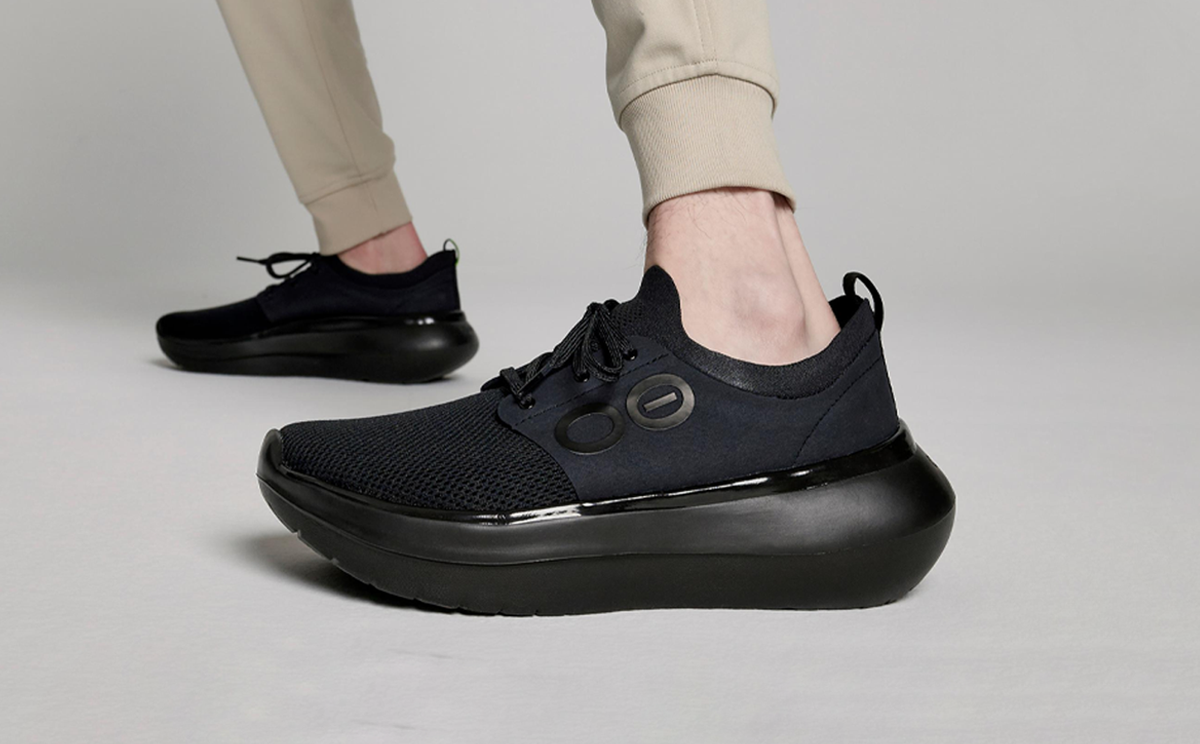 Oofos Men's Lace-Up Shoe Black