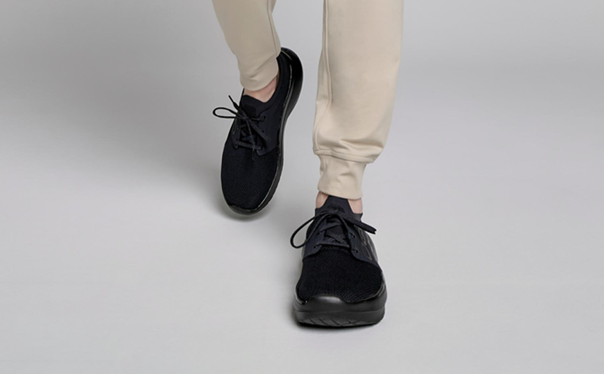 Oofos Men's Lace-Up Shoe Black