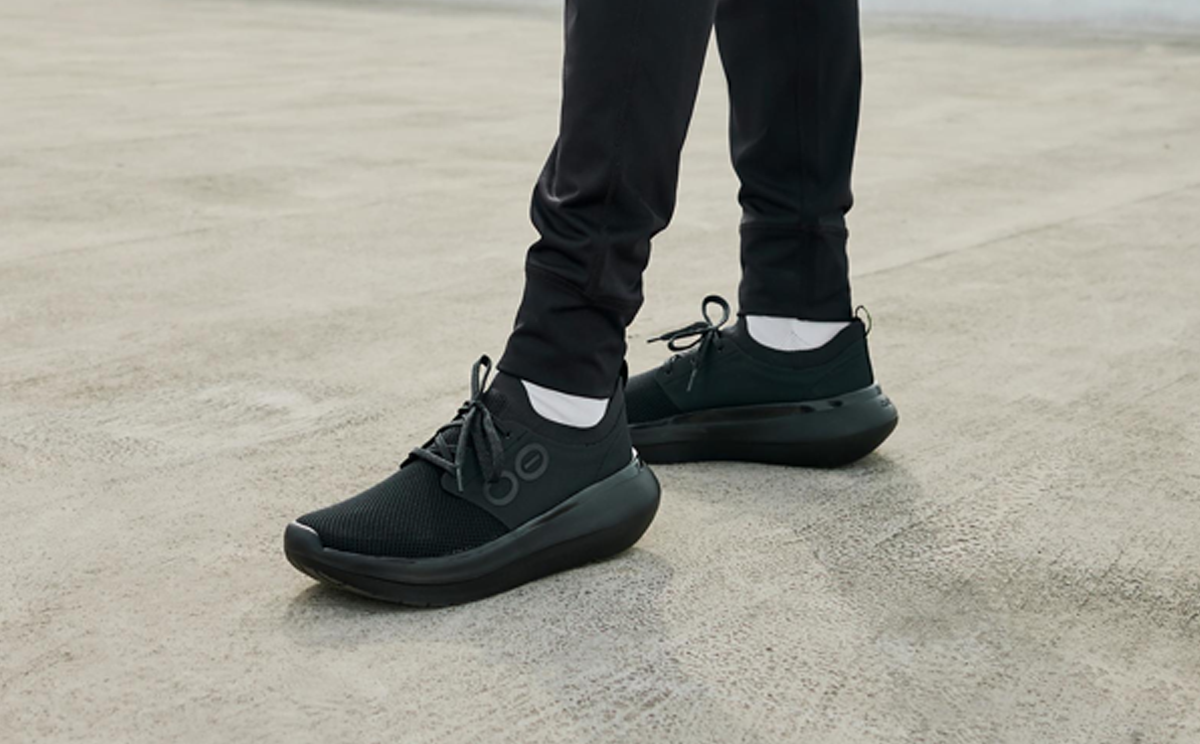 Oofos Men's Lace-Up Shoe Black