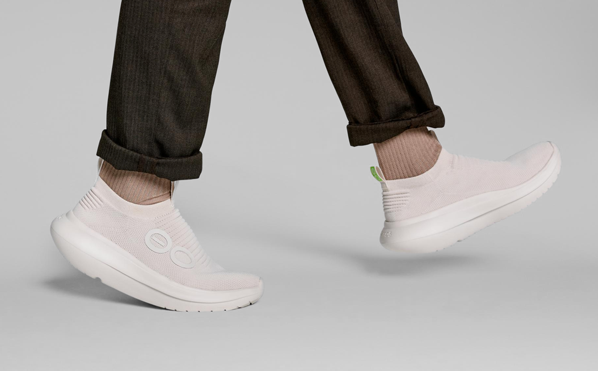 Oofos Men's Slip-On Shoe Chalk
