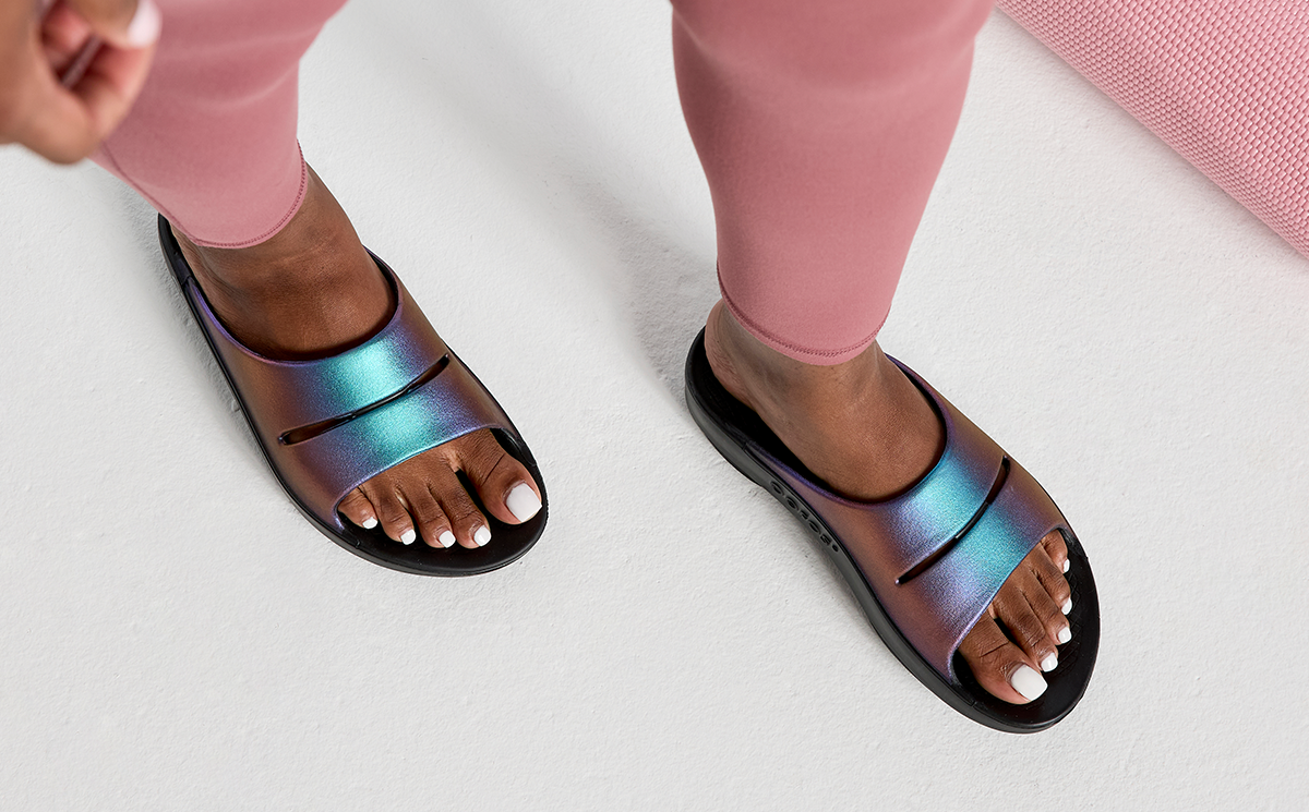 Oofos Women's Luxe Slide Midnight Spectre