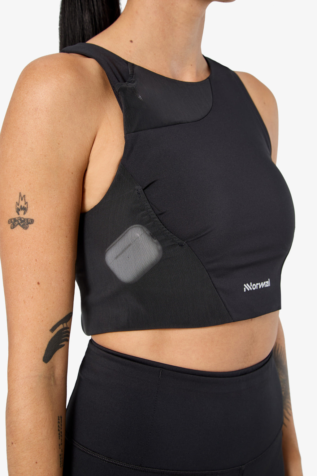 NNormal Trail Crop Top 02 W Black