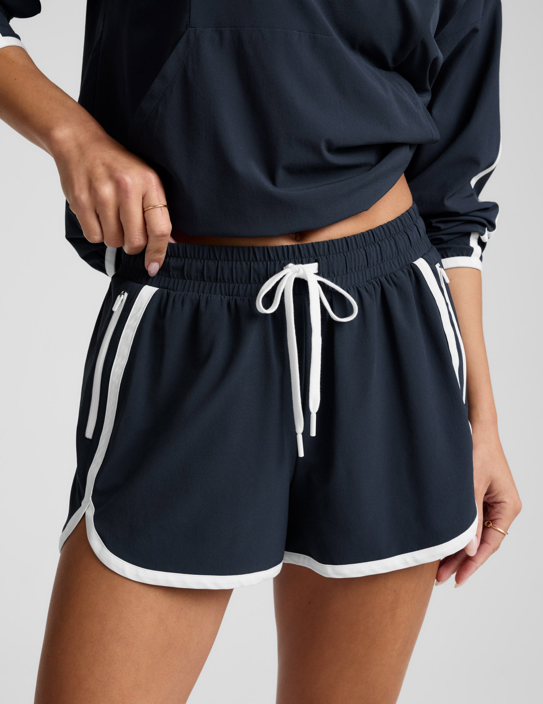 #color_nocturnal-navy/true-white