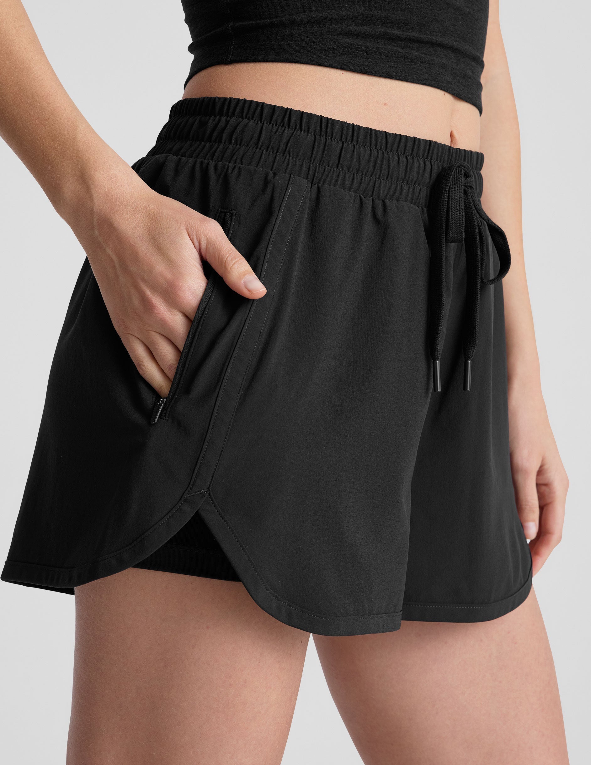 Beyond Yoga Stretch Woven The Course 25 Short Women's