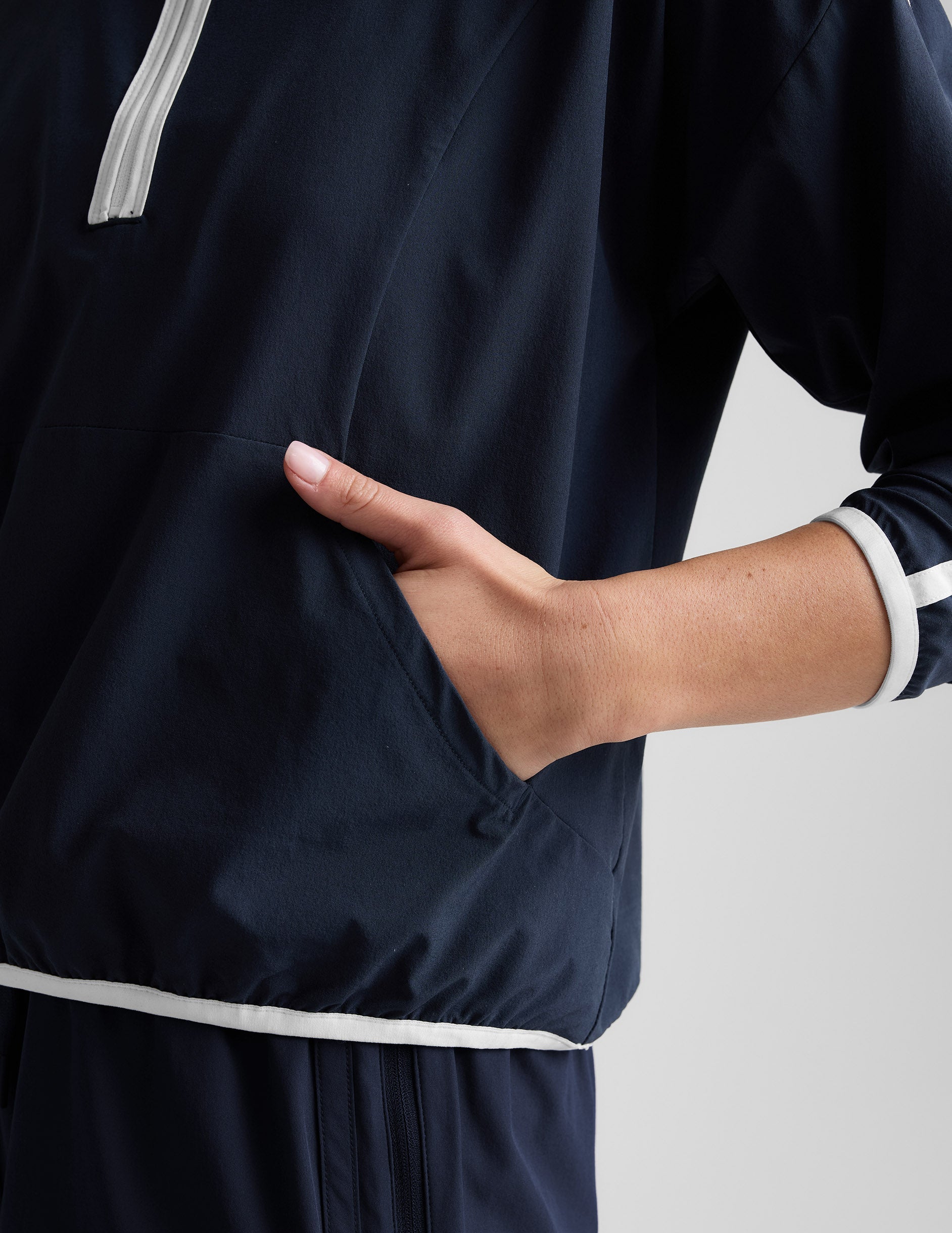 #color_nocturnal-navy/true-white