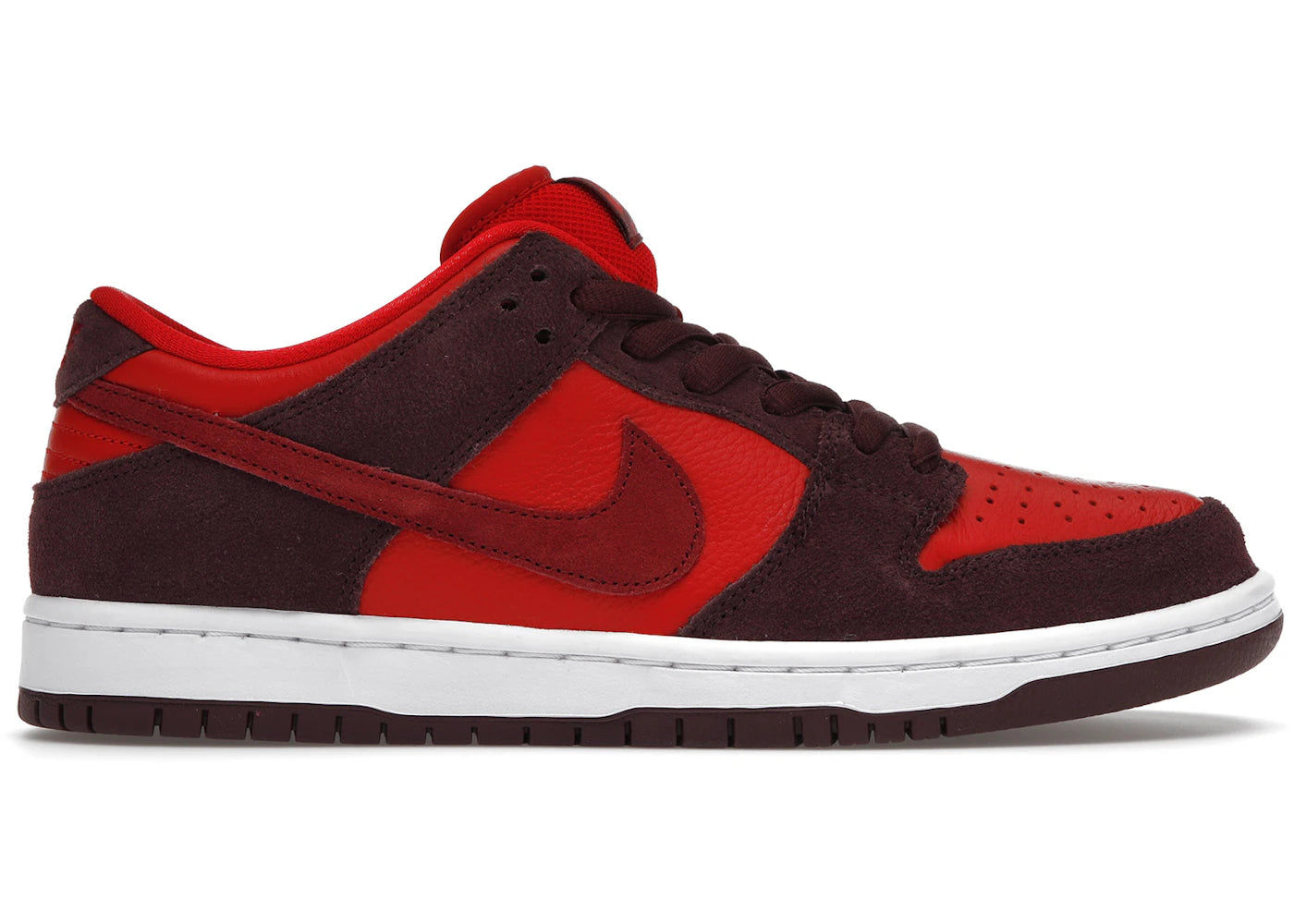 Stussy × Nike SB Dunk Low 