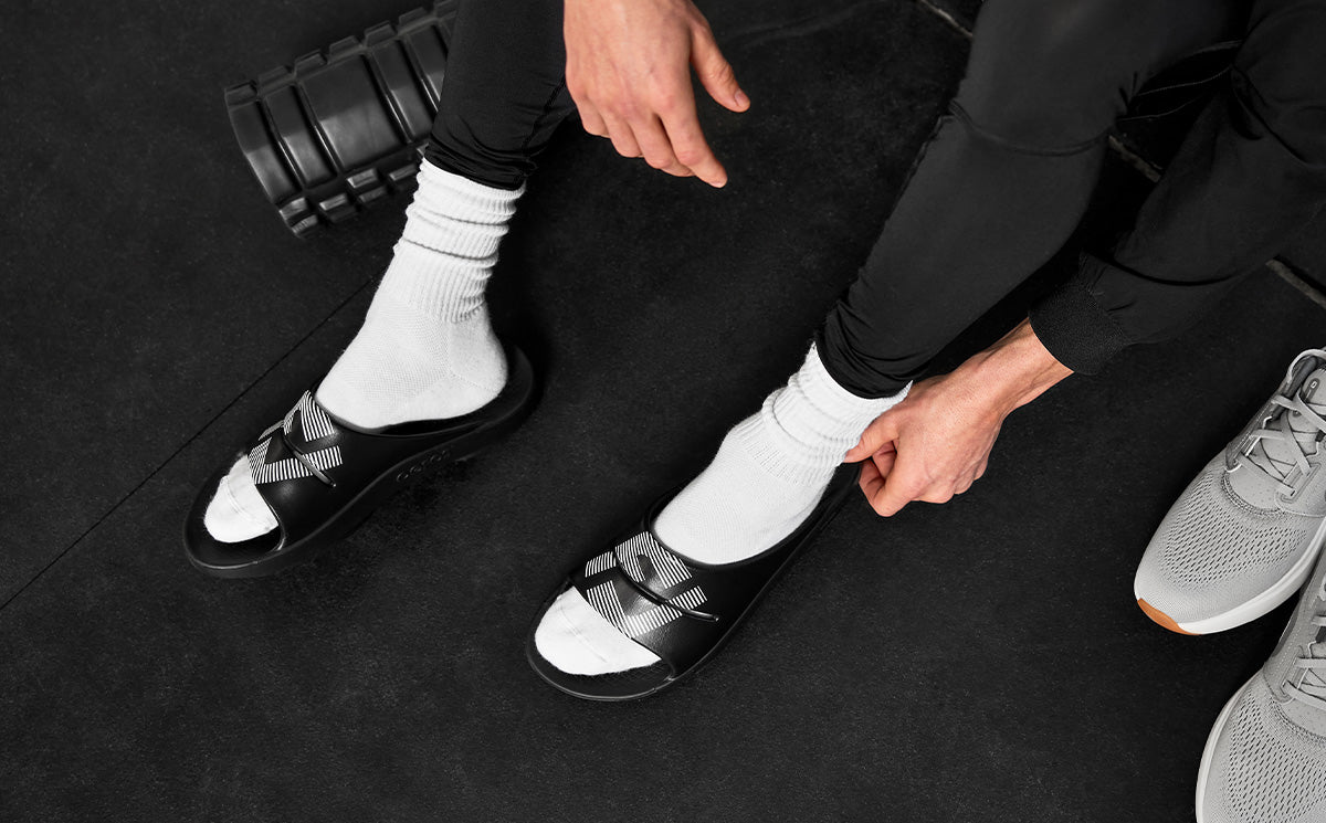 Oofos Men's Sport Slide White & Black