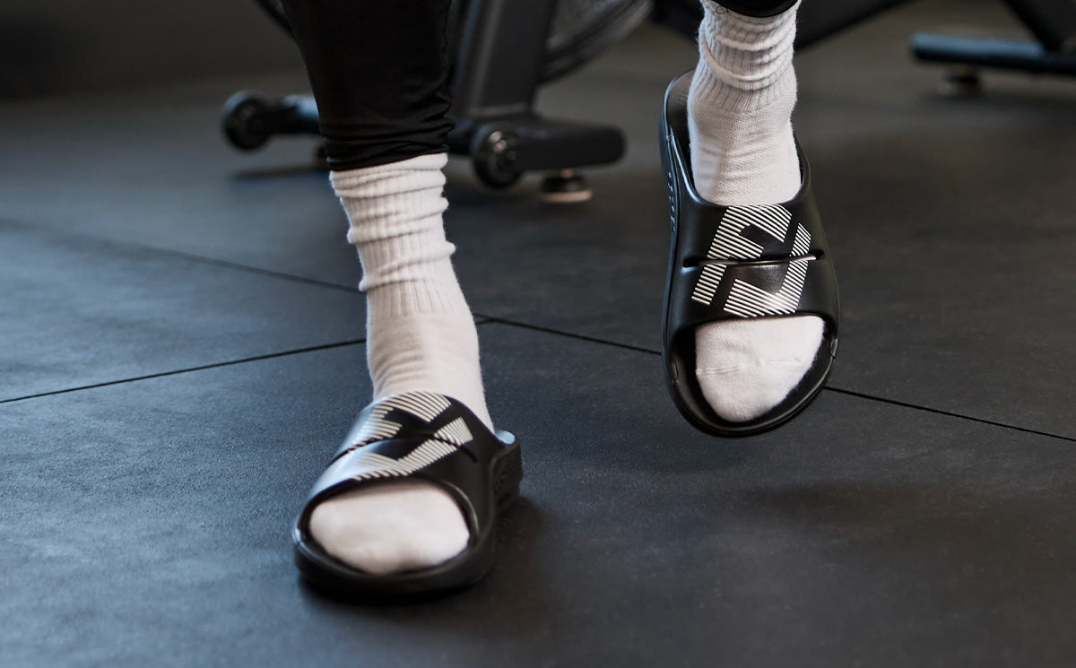 Oofos Men's Sport Slide White & Black