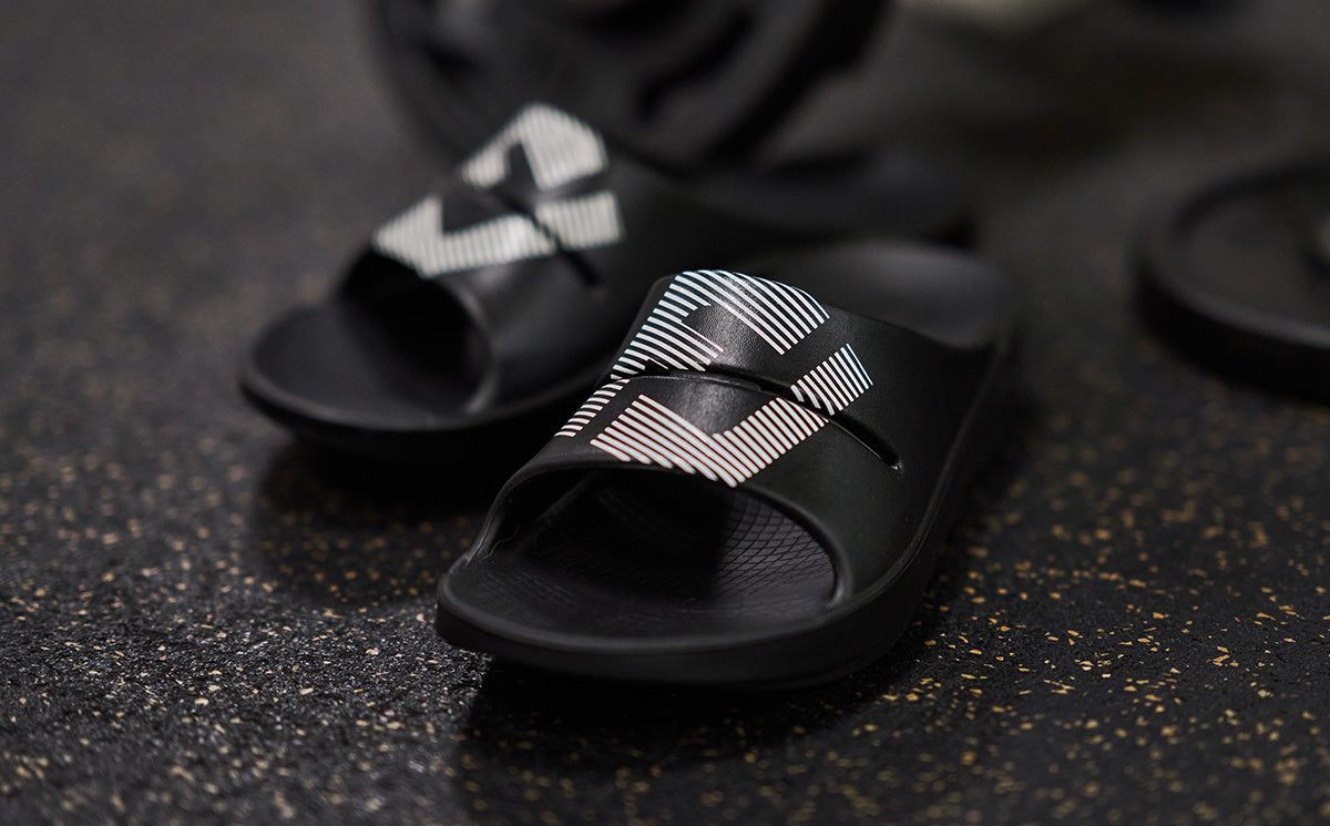 Oofos Men's Sport Slide White & Black