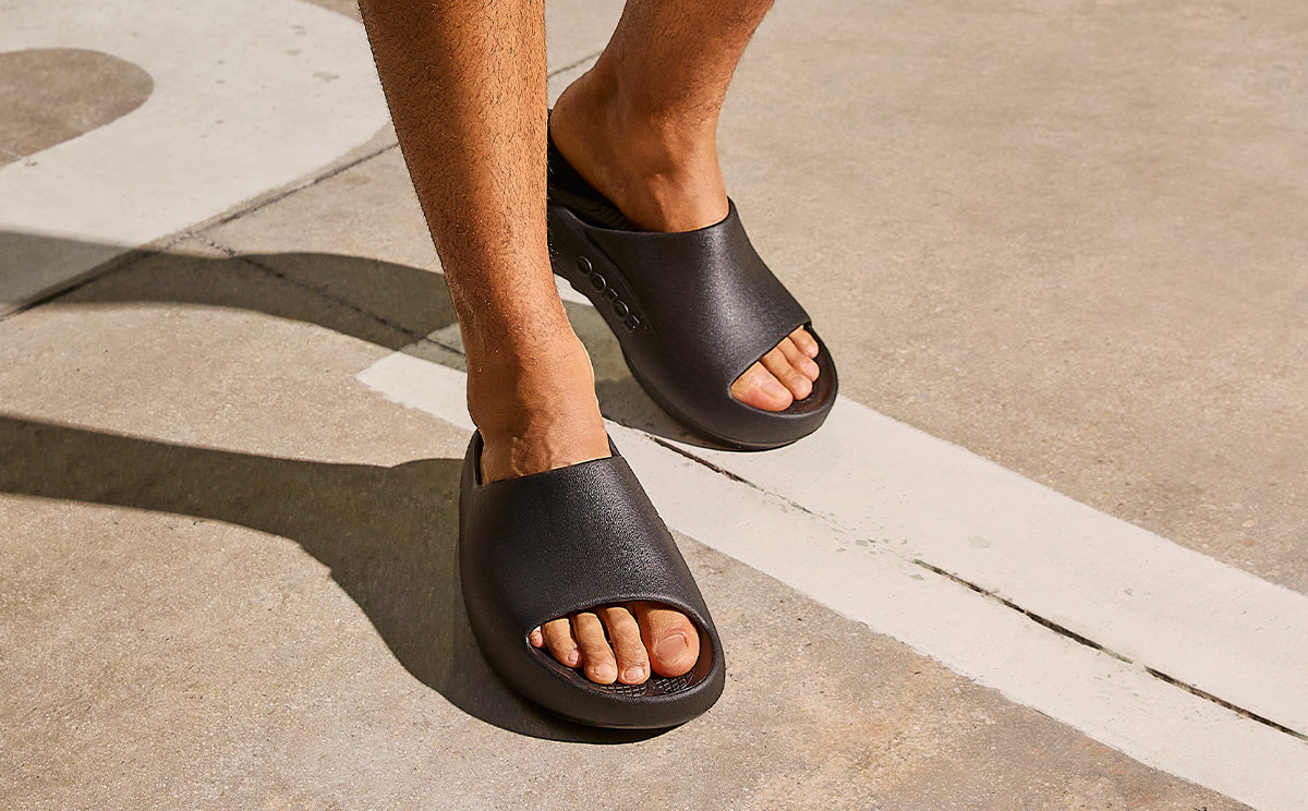 Oofos Men's Slide Black