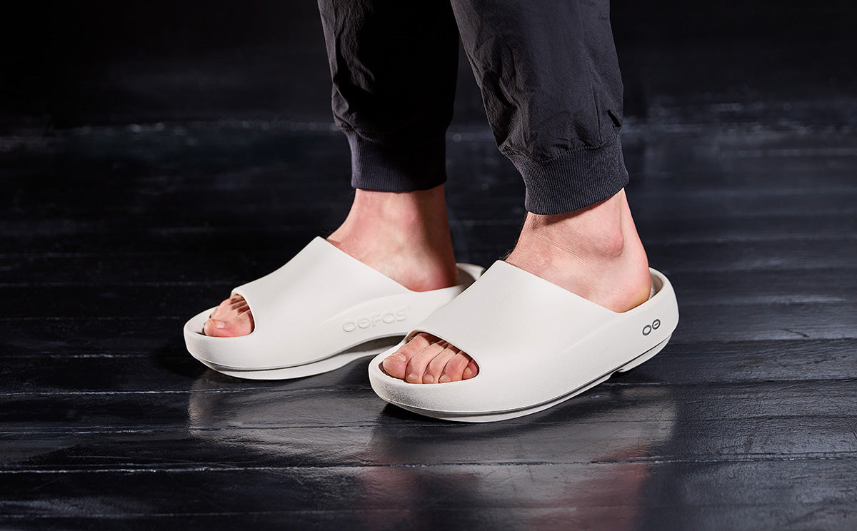 Oofos Men's Slide Chalk